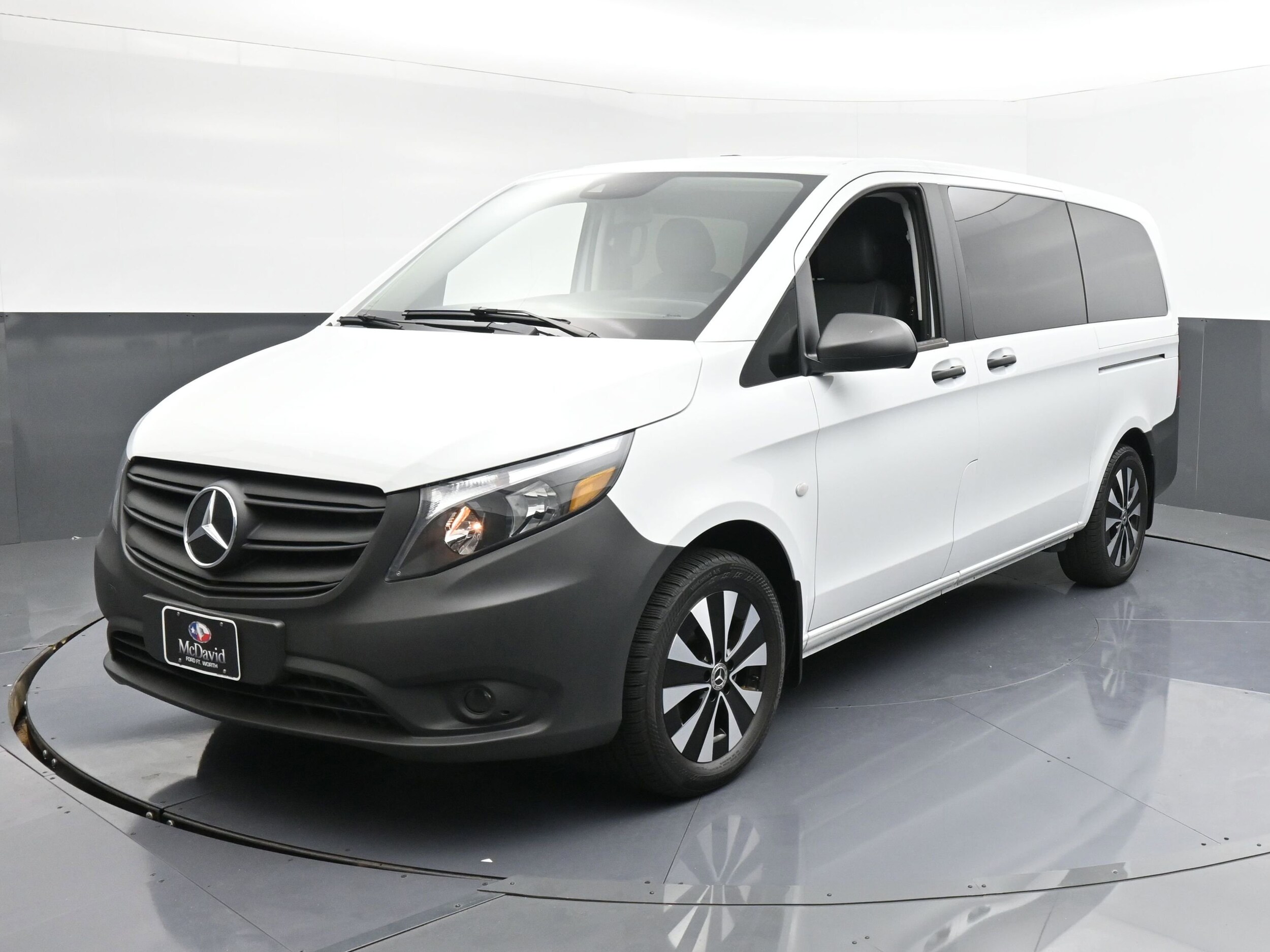 2023 Mercedes Benz Metris Passenger photo 2