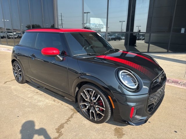 2025 Mini Cooper 2 Door Hardtop photo 2