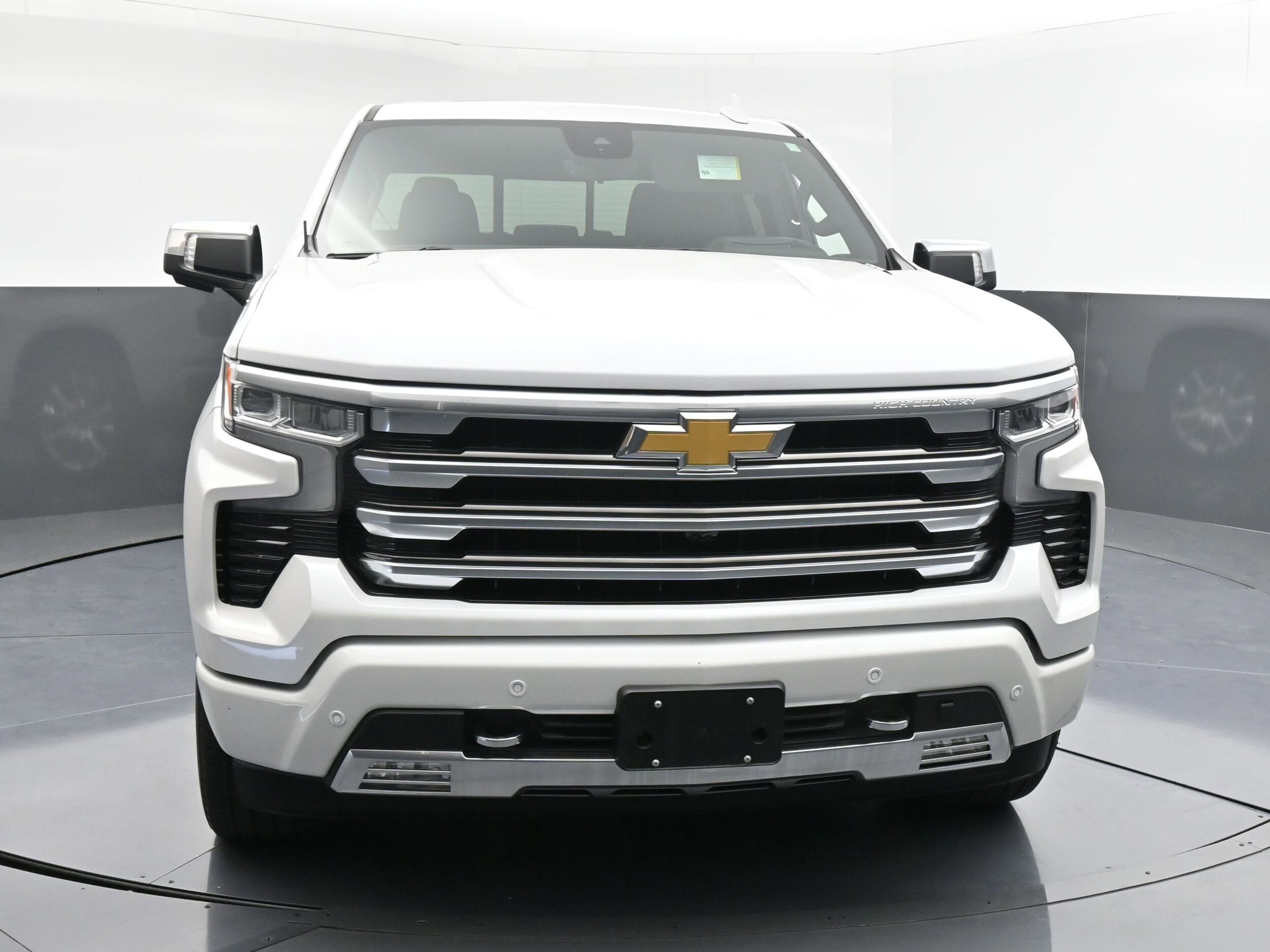 2024 Chevrolet Silverado 1500 High Country photo 2