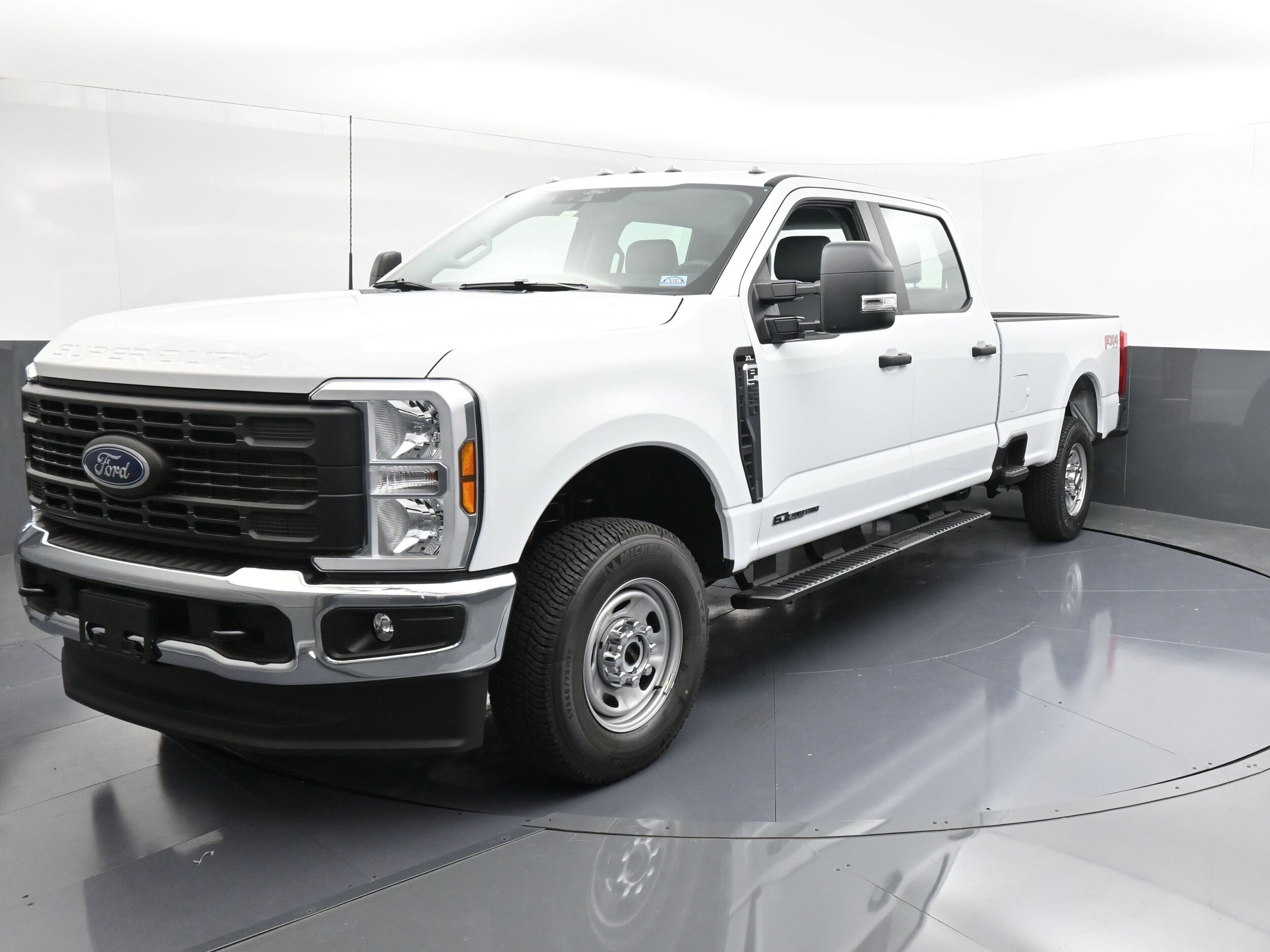 2025 Ford F-250 XL photo 3
