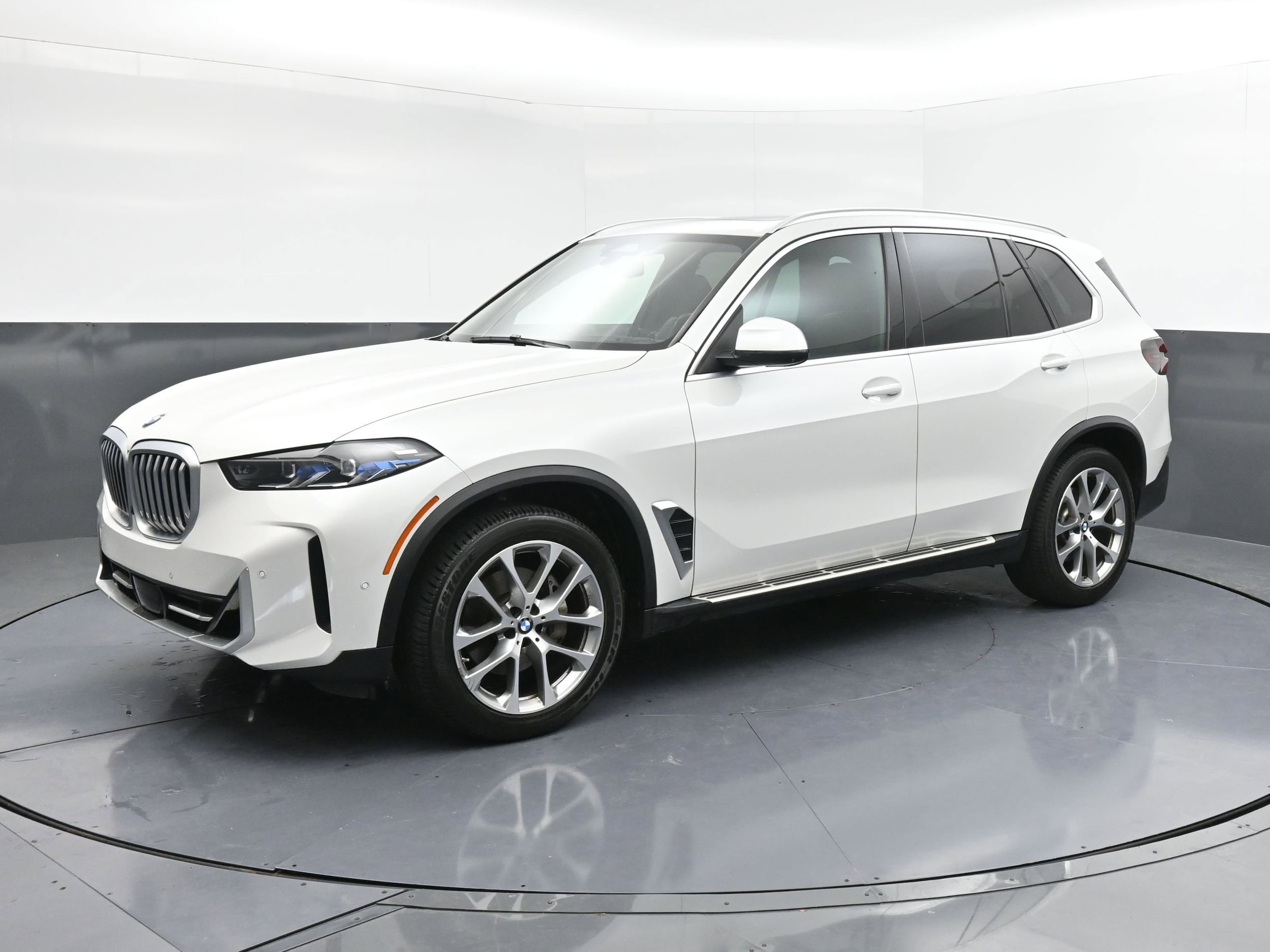 2024 BMW X5 sDrive40i's photo