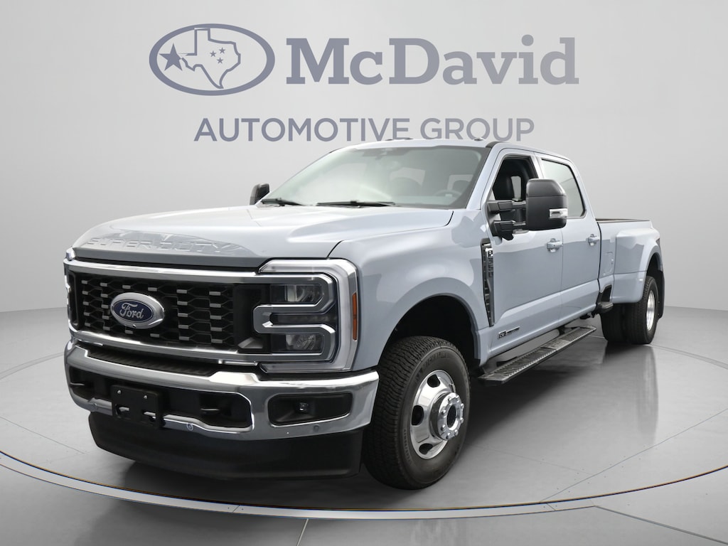 New 2026 Ford F-350 LARIAT Truck Crew Cab