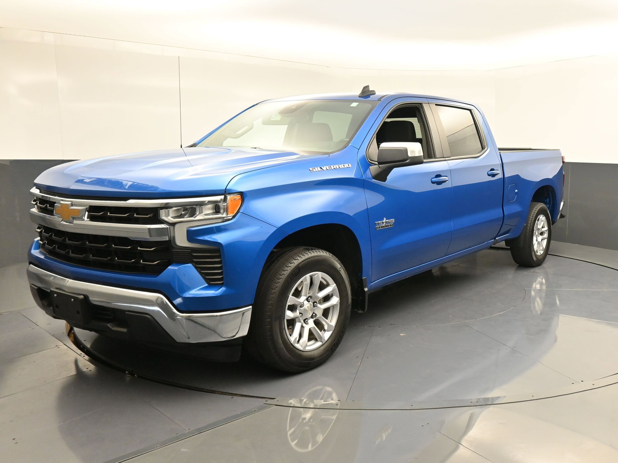 2024 Chevrolet Silverado 1500 LT Texas Edition photo 3