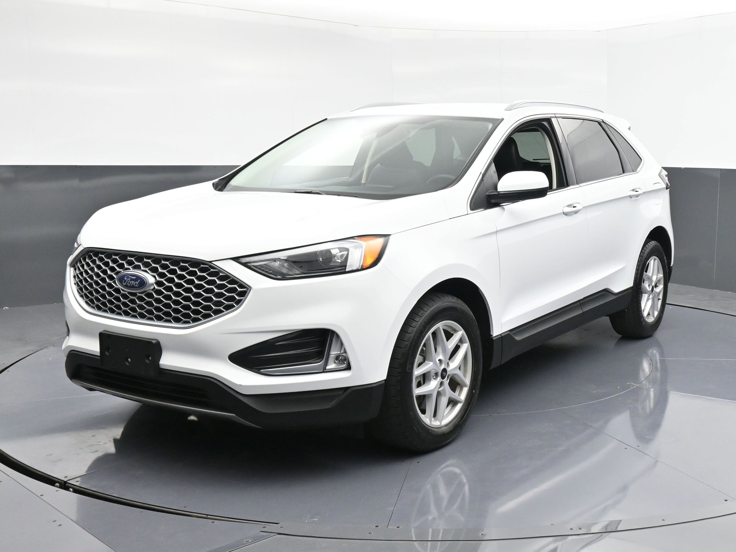 2024 Ford Edge SEL photo 3