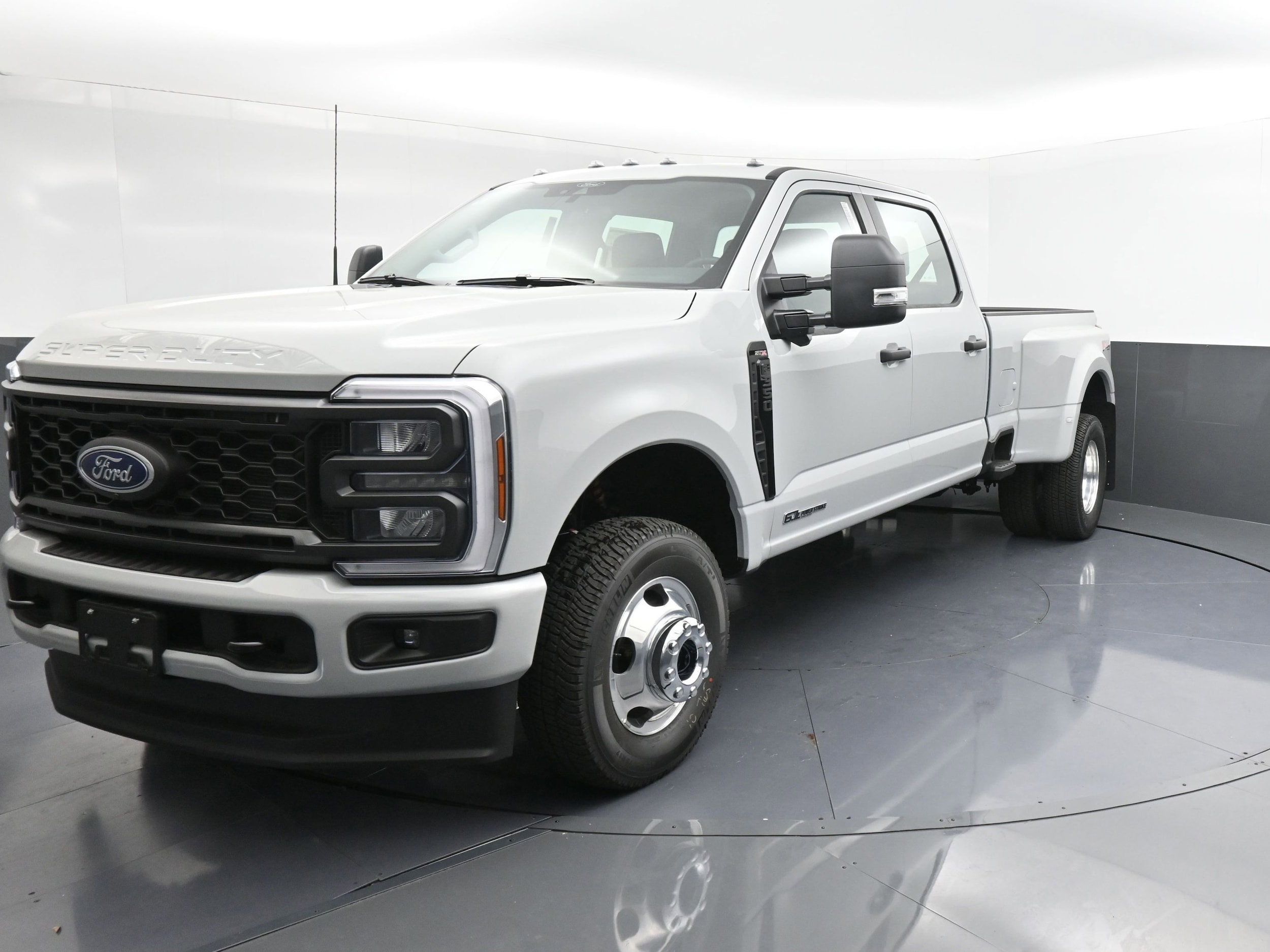 2026 Ford F-350 XL 4x4 Crew Cab 8' Box DRW's photo