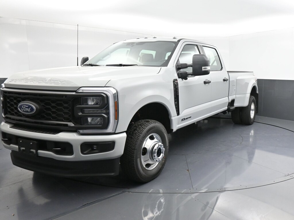 New 2026 Ford F-350 XL Truck Crew Cab