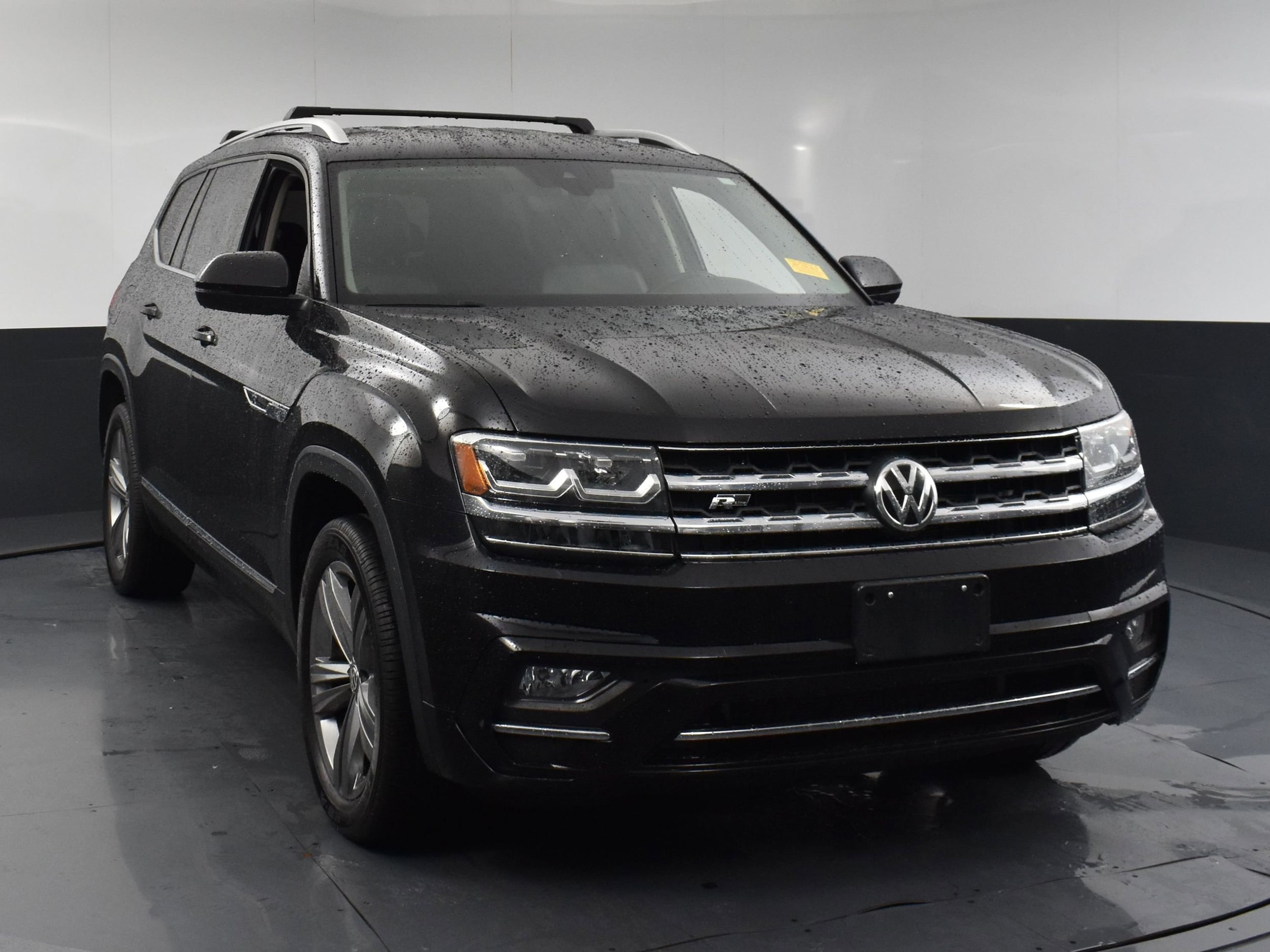 Used 2019 Volkswagen Atlas SE R-Line w/Tech with VIN 1V2XR2CA1KC504240 for sale in Fort Worth, TX