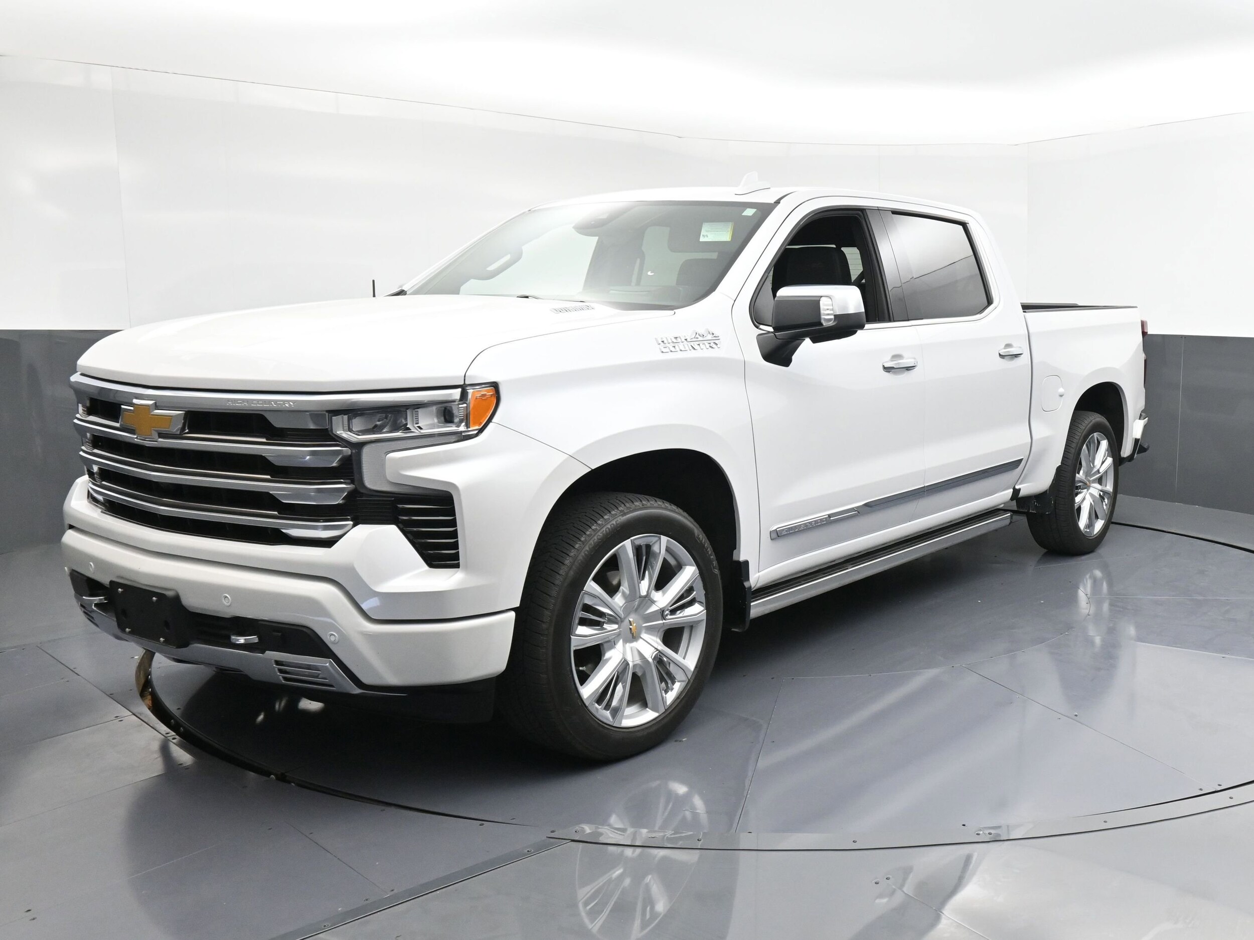 2024 Chevrolet Silverado 1500 High Country photo 3