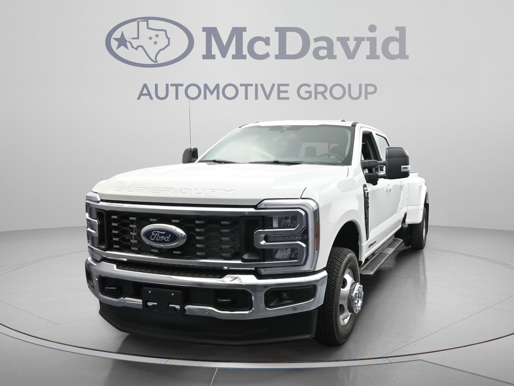 New 2026 Ford F-350 LARIAT Truck Crew Cab