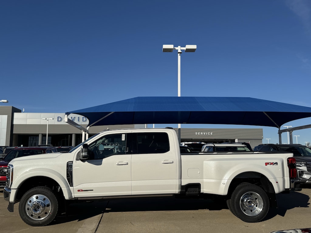 New 2026 Ford F-450 LARIAT Truck Crew Cab