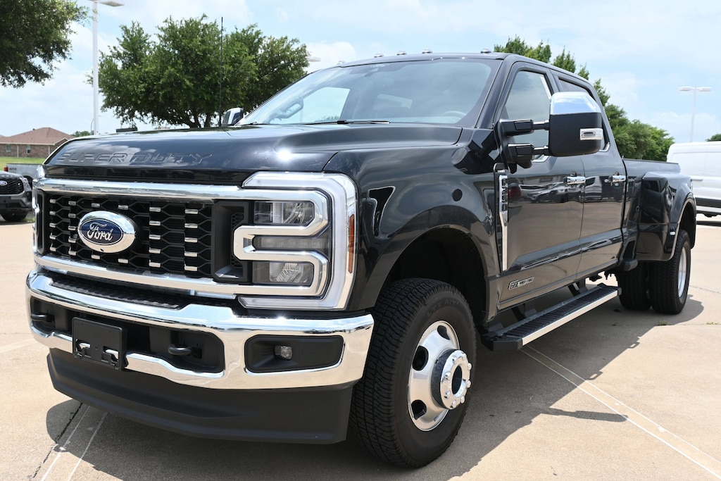 New 2026 Ford F-350 LARIAT Truck Crew Cab