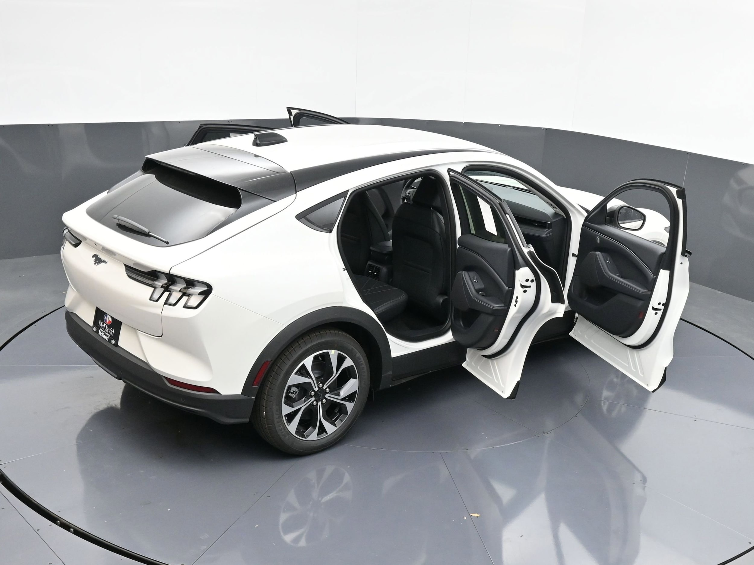 2025 Ford Mustang Mach-E Select photo 4