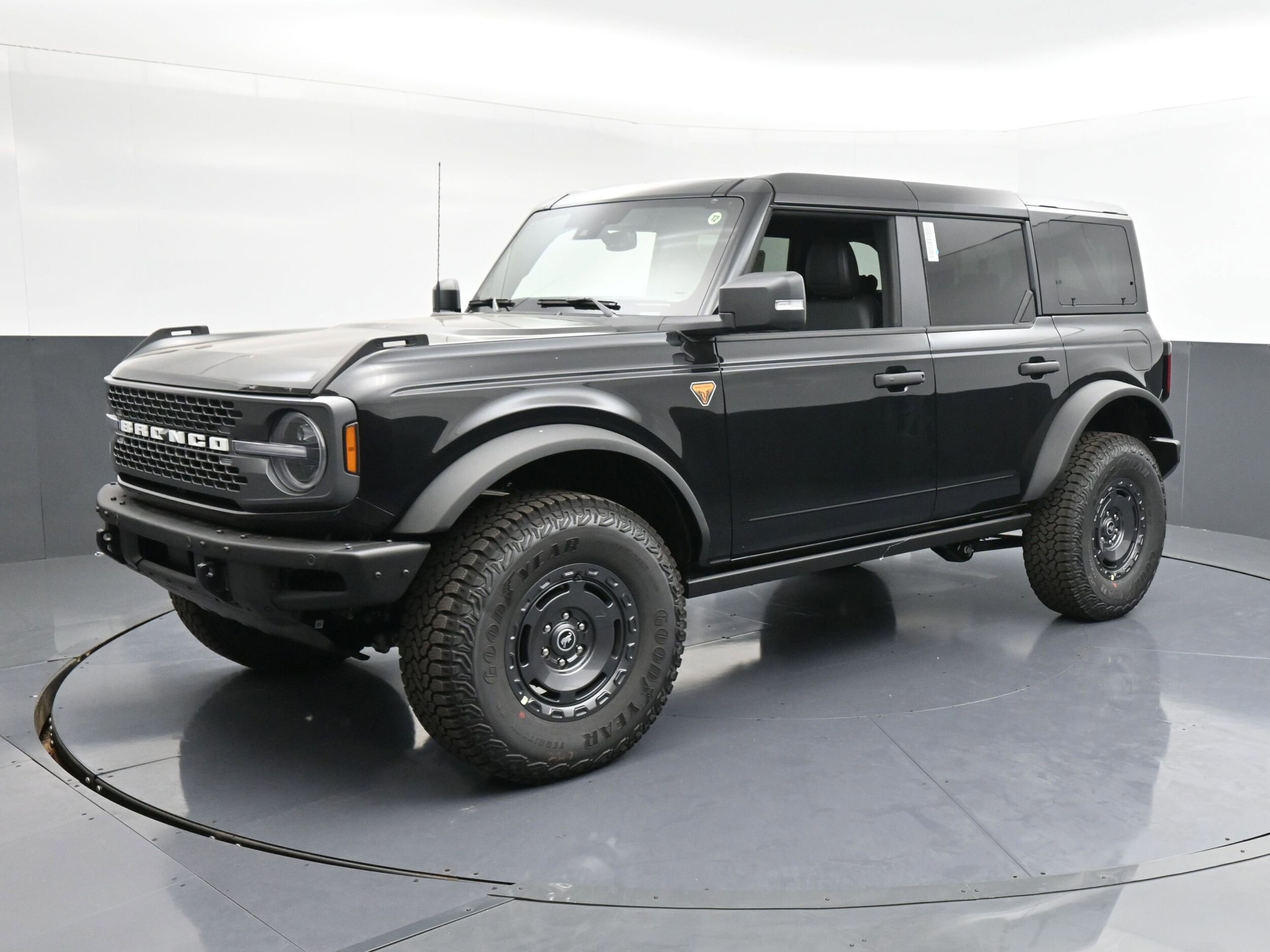 2025 Ford Bronco Badlands photo 3