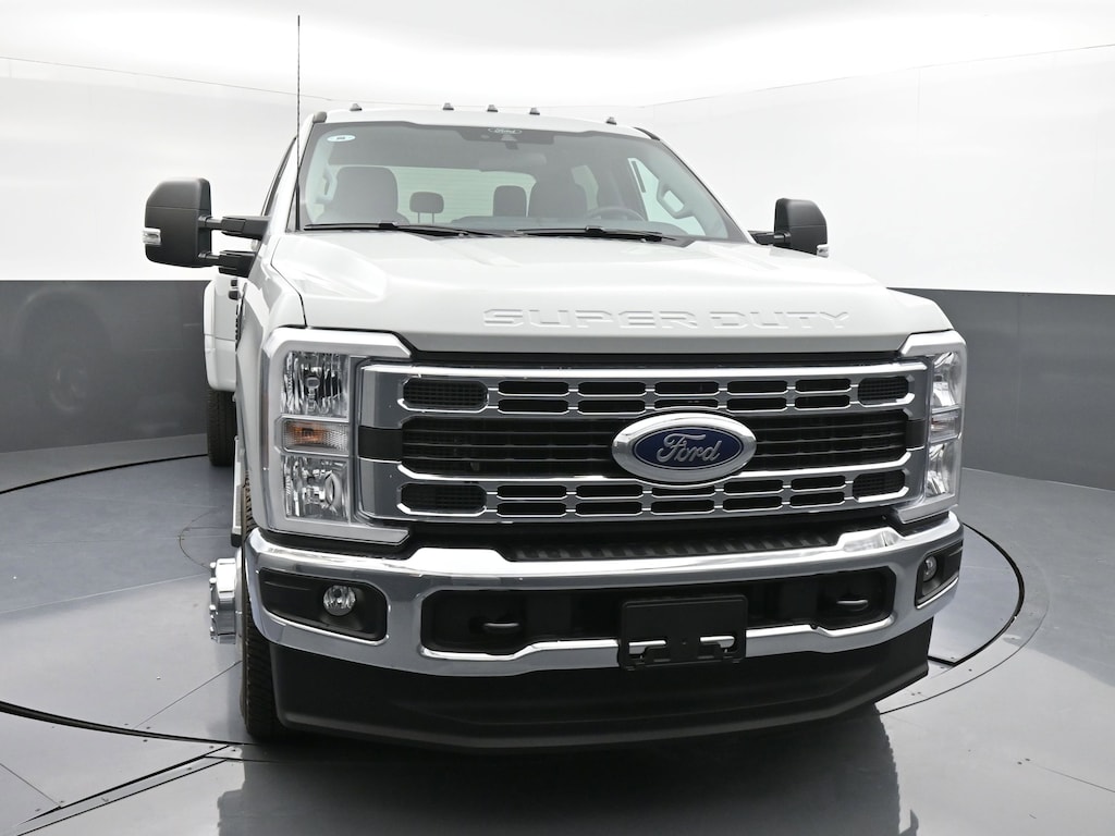 New 2026 Ford F-350 XLT Truck Crew Cab