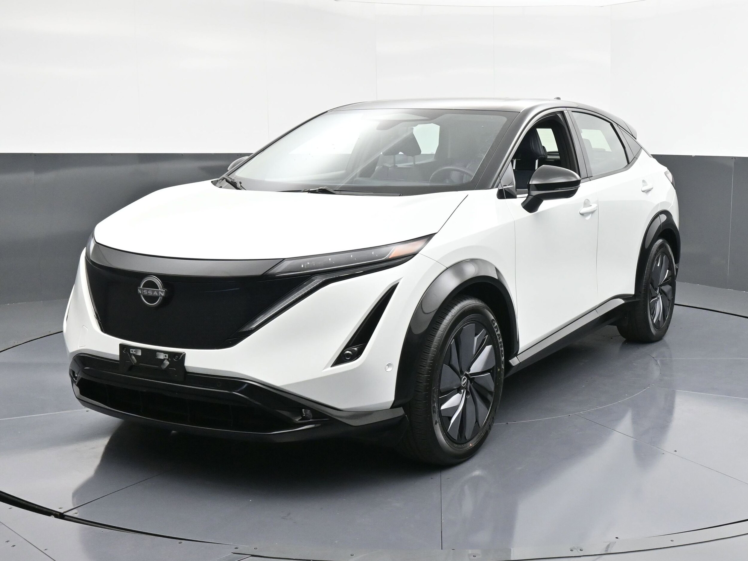 2023 Nissan ARIYA Platinum photo 2