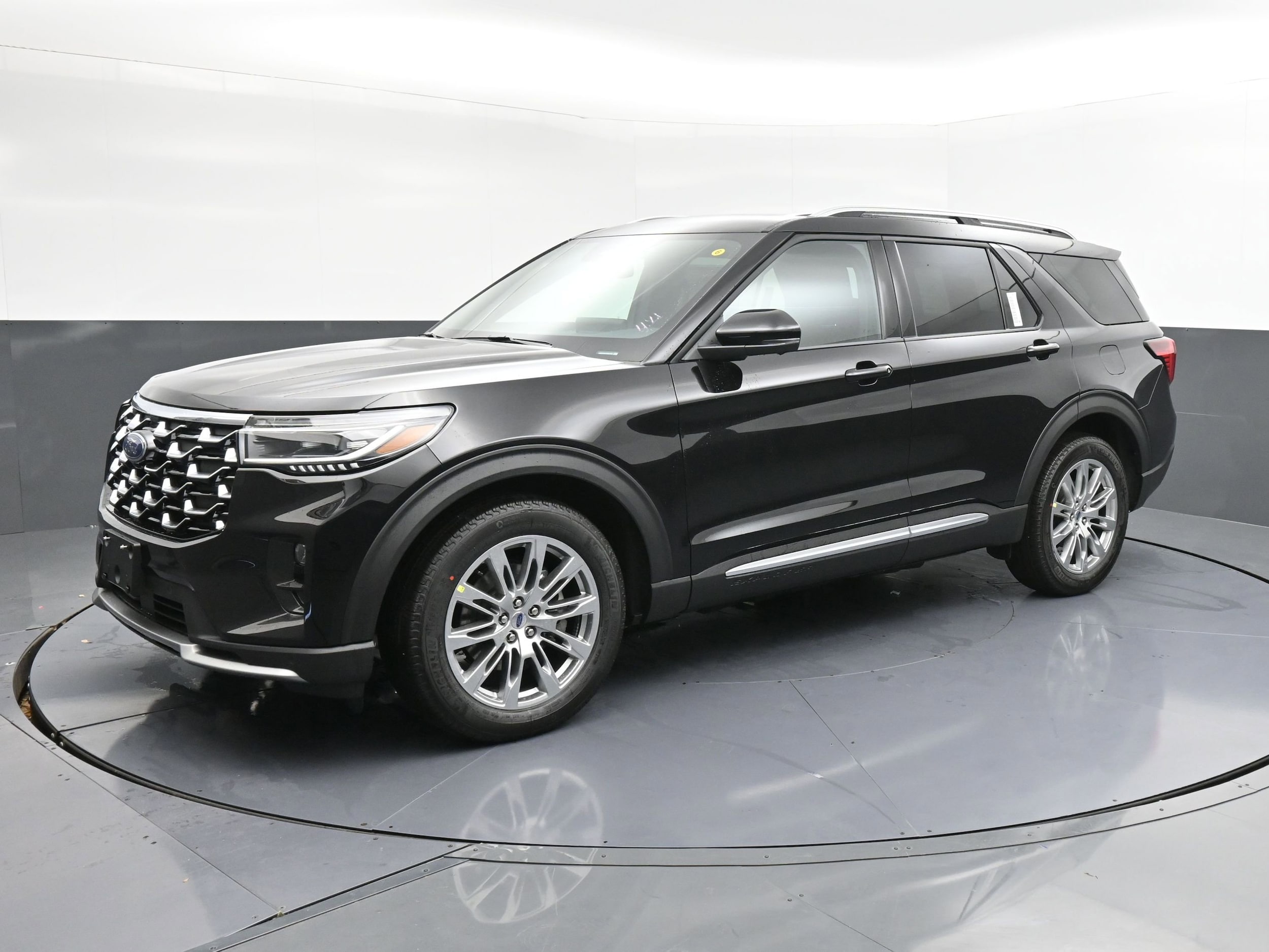 2026 Ford Explorer Platinum's photo