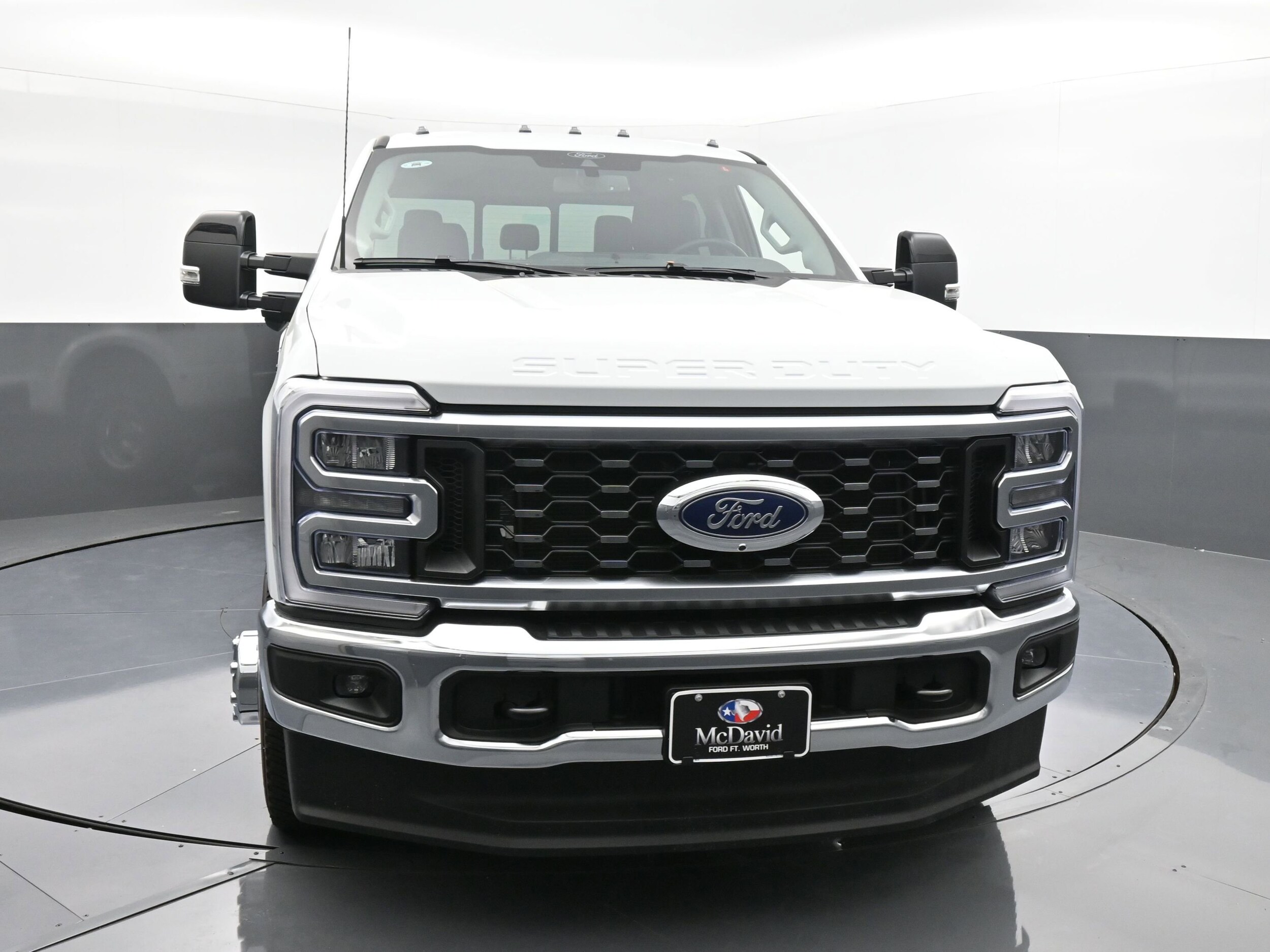 2026 Ford F-350 Lariat photo 2