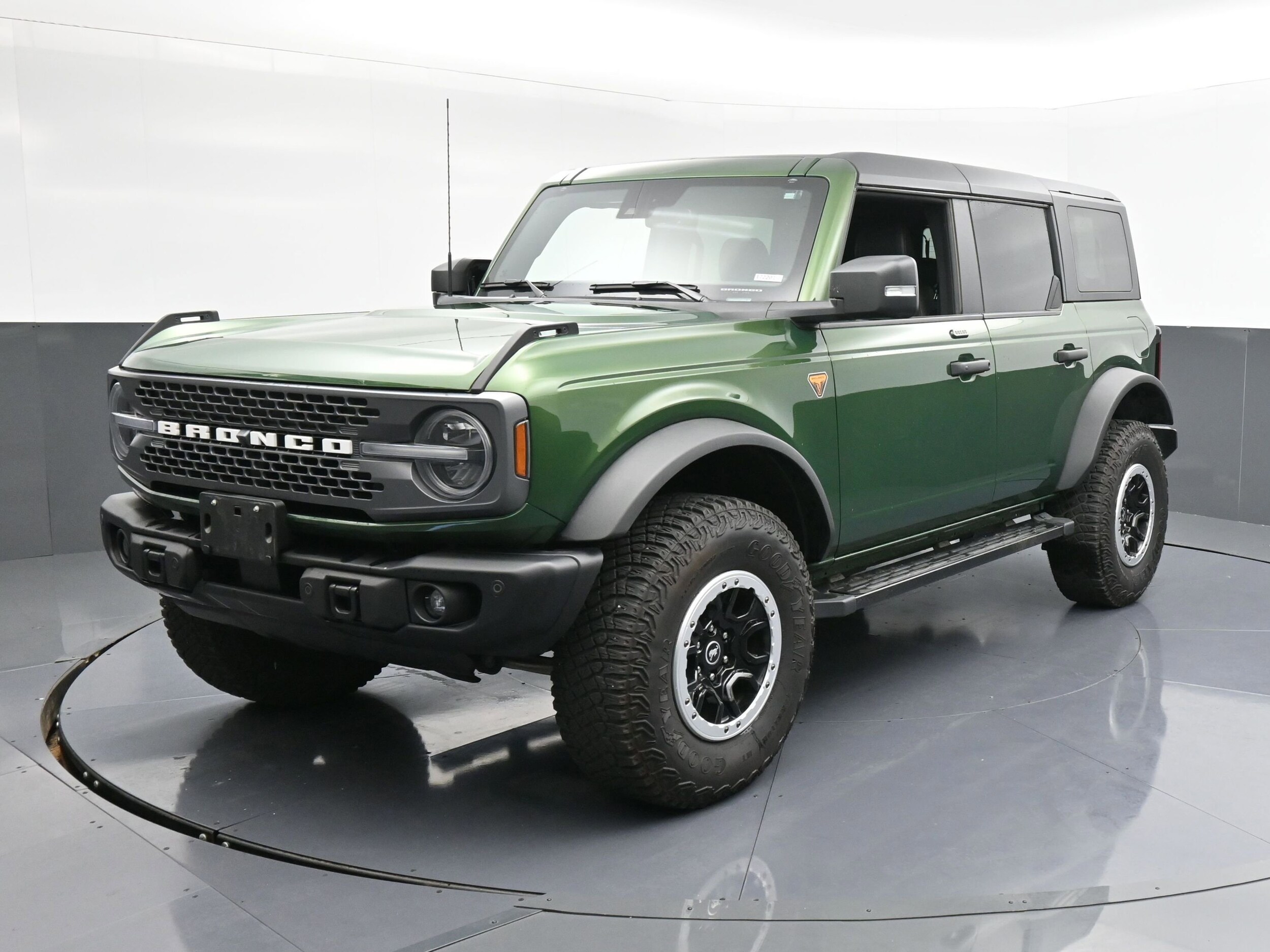 2023 Ford Bronco Badlands photo 3
