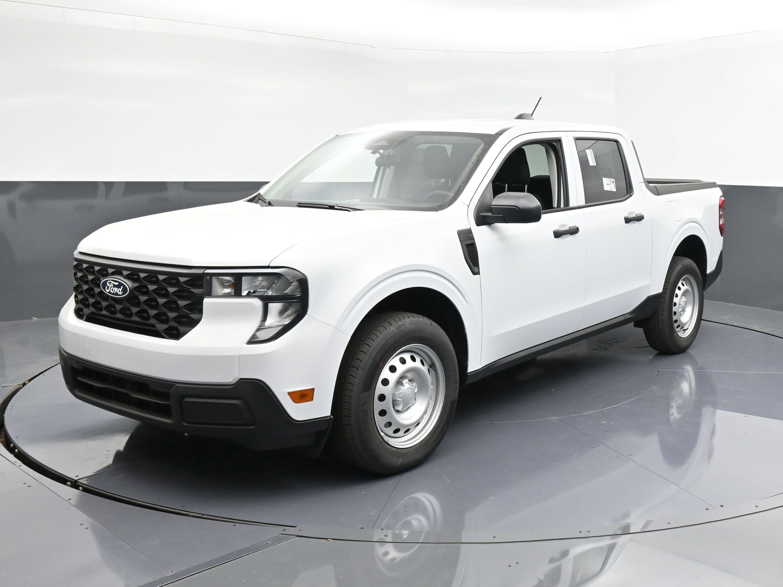 2025 Ford Maverick XL photo 3
