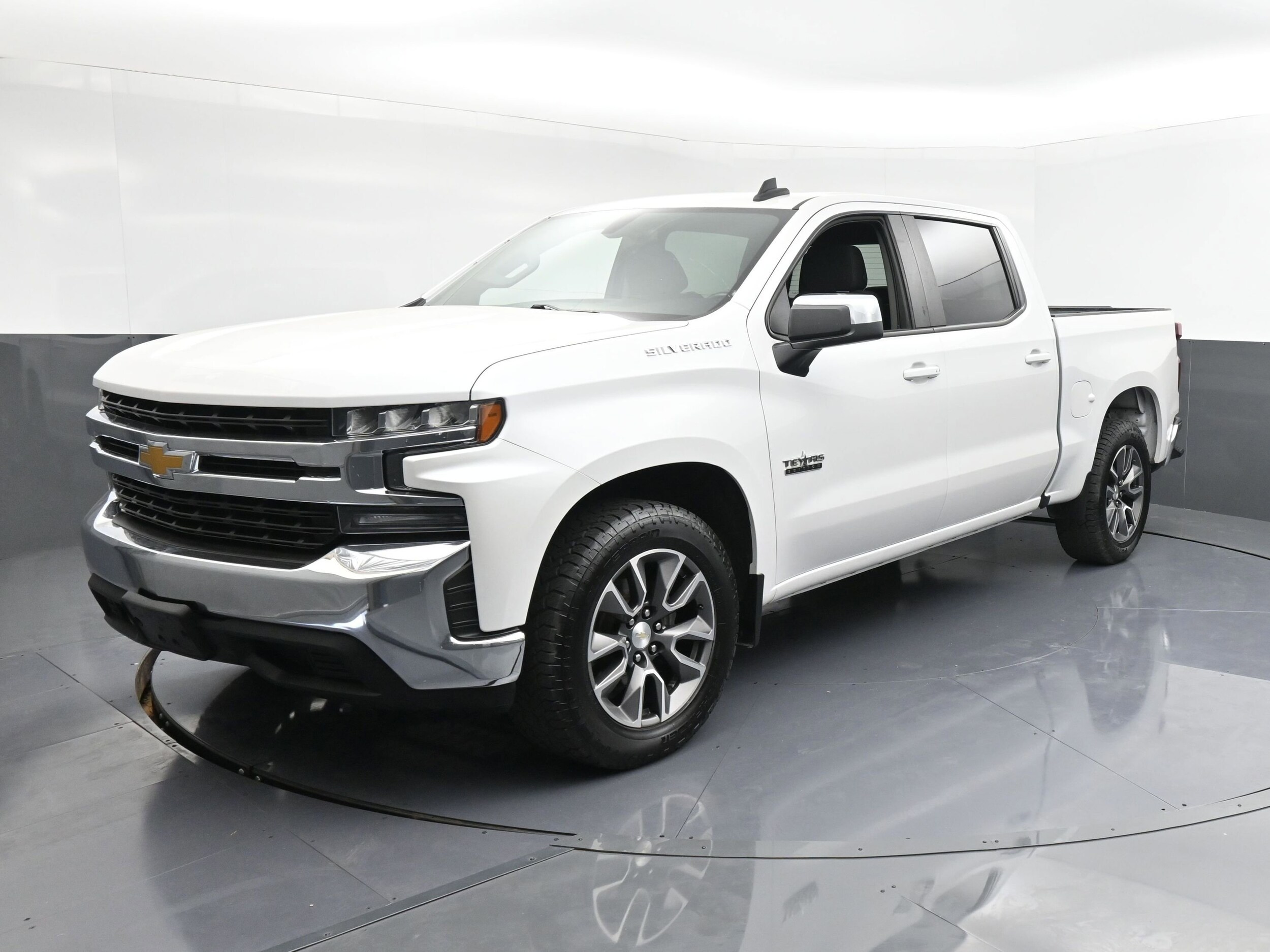 2021 Chevrolet Silverado 1500 LT Texas Edition photo 3
