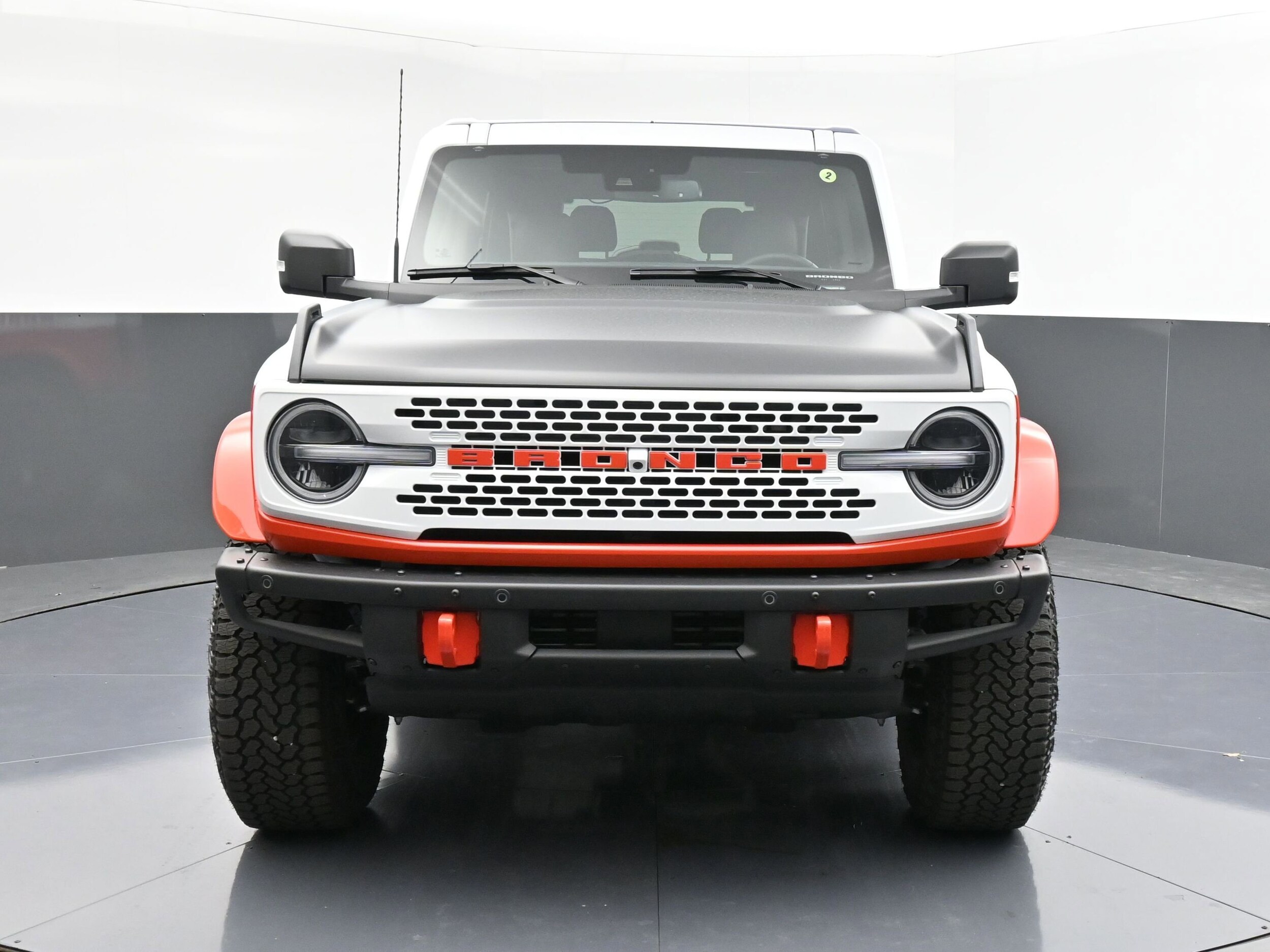 2025 Ford Bronco First Edition photo 2