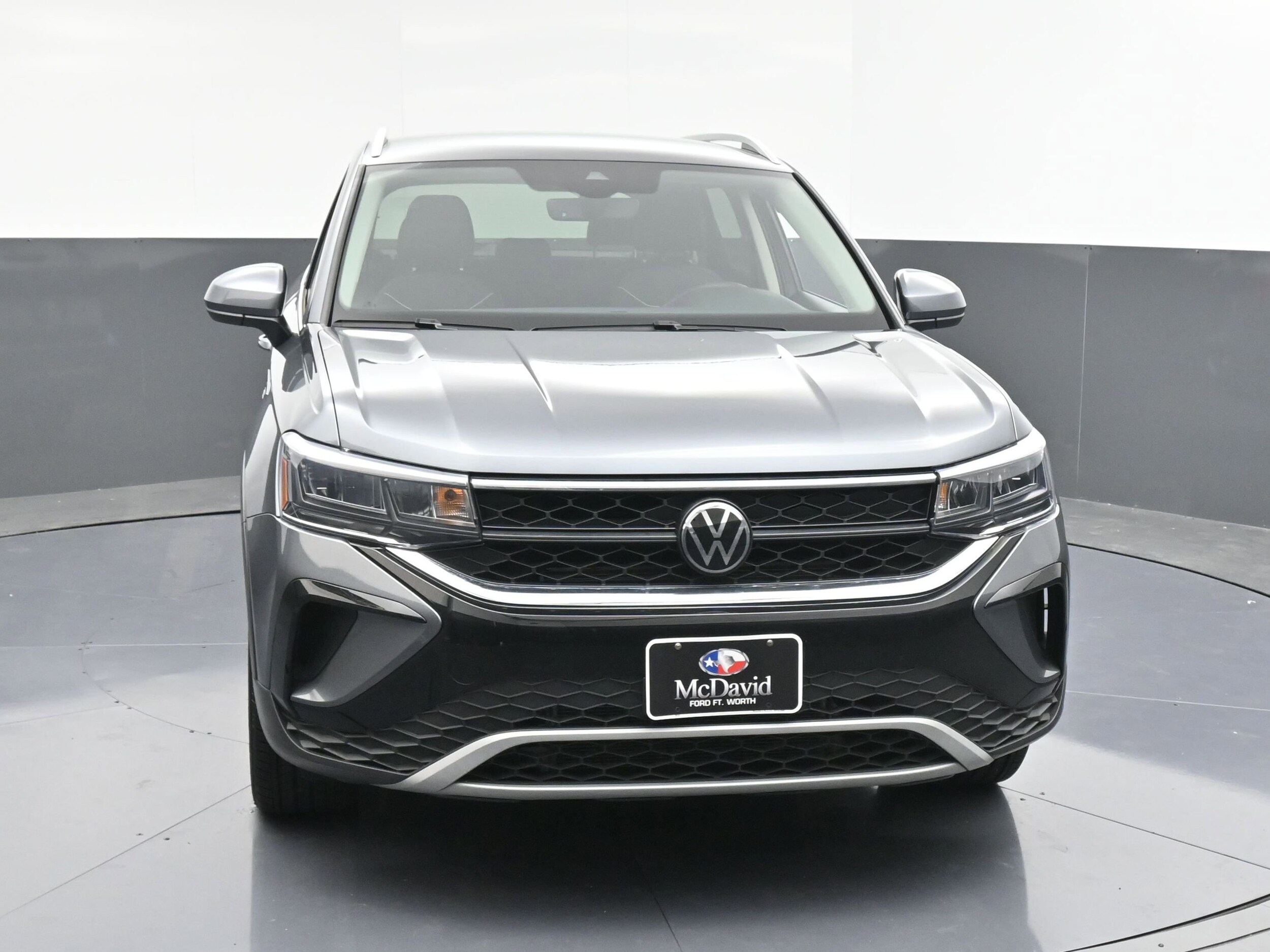 2024 Volkswagen Taos SE photo 2