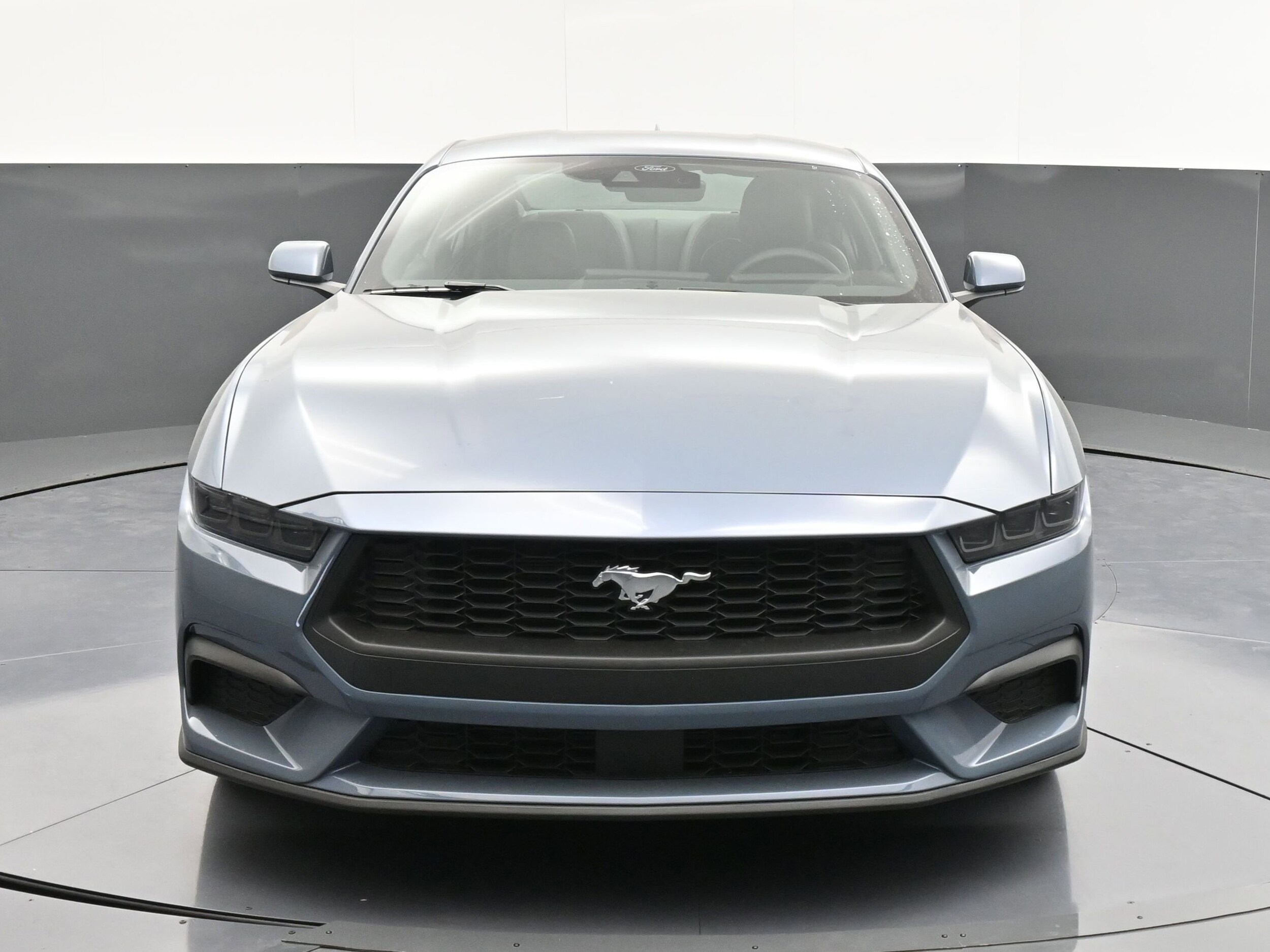 2025 Ford Mustang EcoBoost photo 2