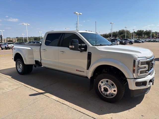 2025 Ford F-450 Platinum photo 2