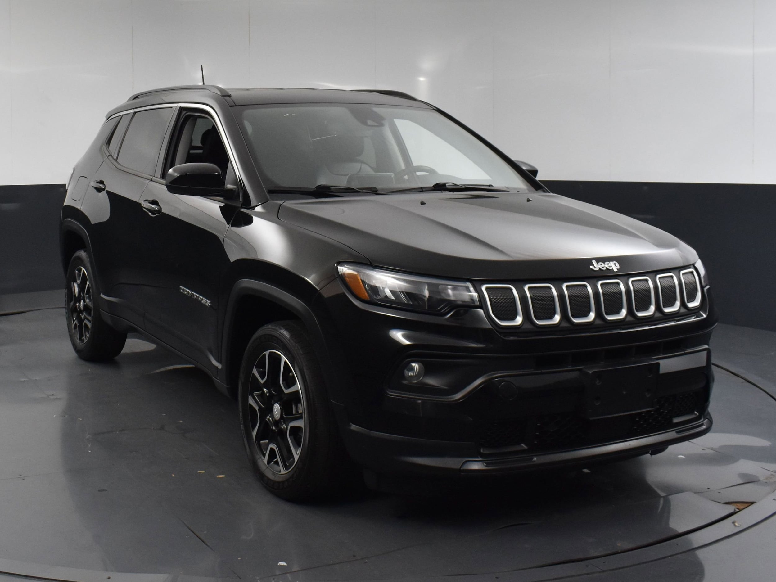 Used 2022 Jeep Compass Latitude with VIN 3C4NJDBB4NT114814 for sale in Fort Worth, TX