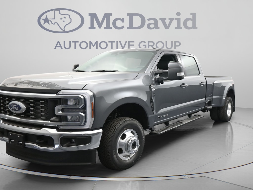 New 2026 Ford F-350 LARIAT Truck Crew Cab
