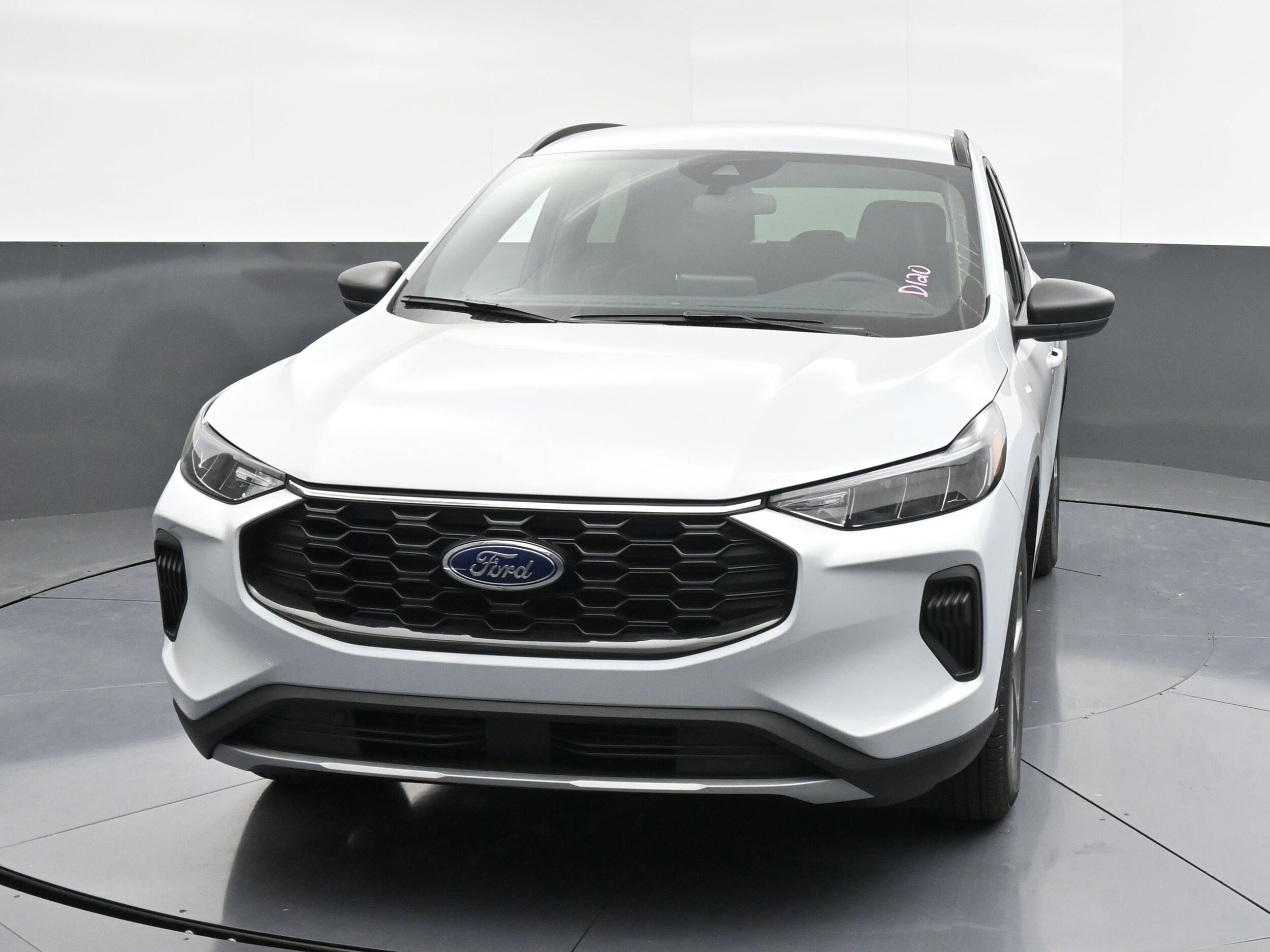 2026 Ford Escape ST-Line photo 2