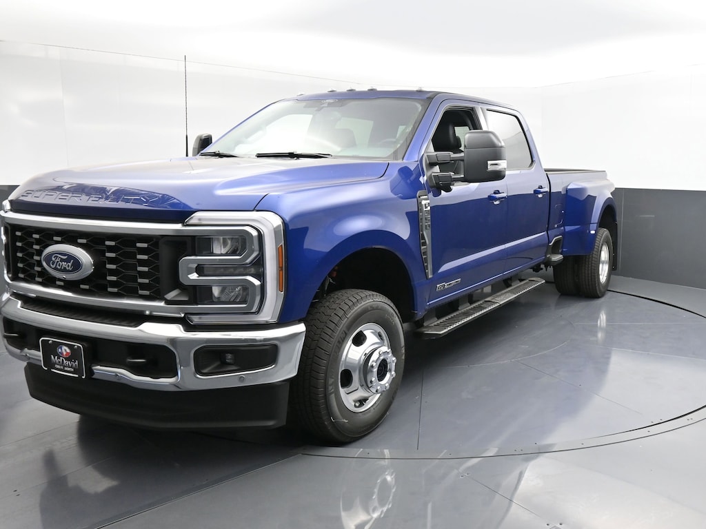 New 2026 Ford F-350 LARIAT Truck Crew Cab