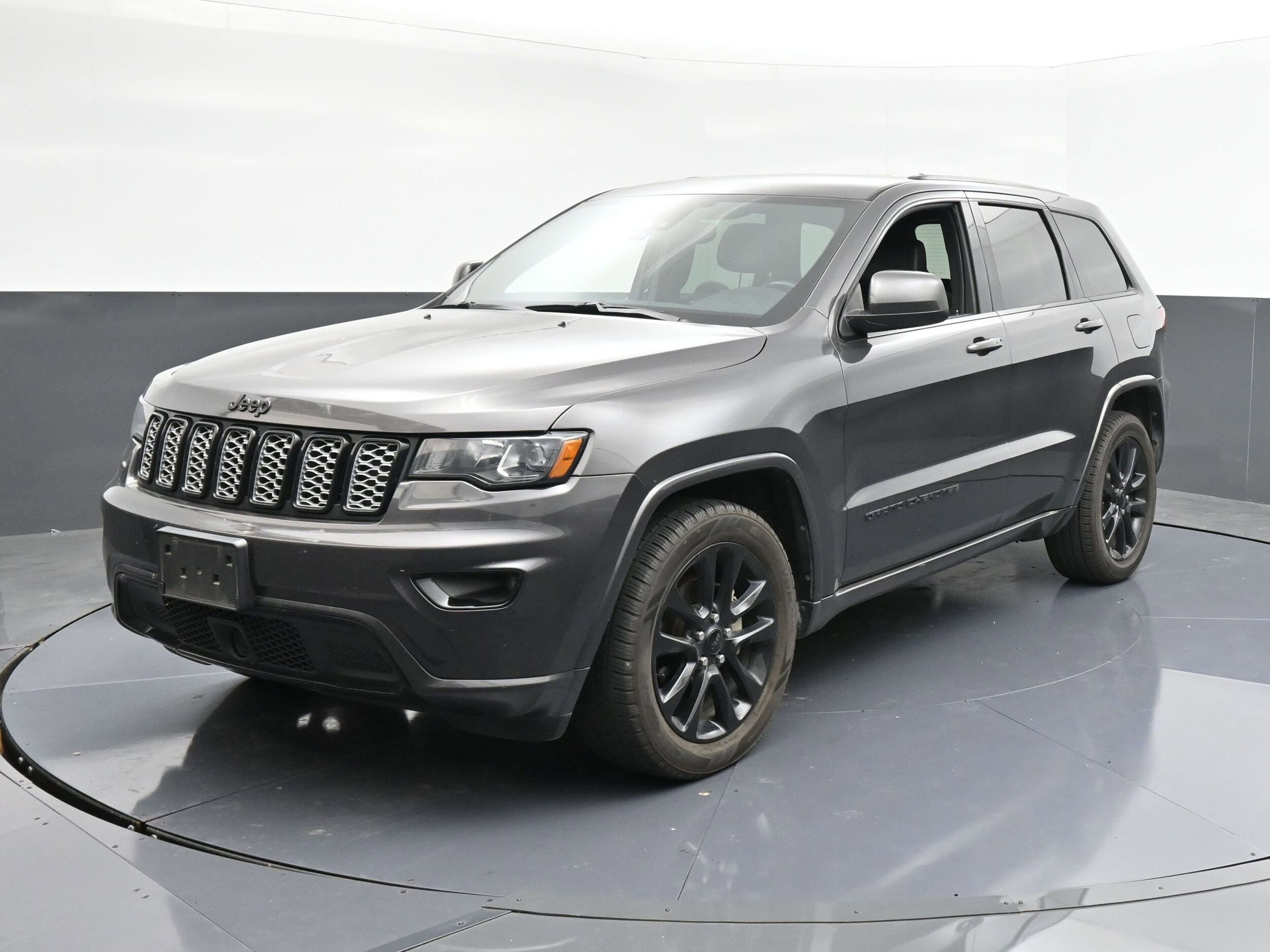 2020 Jeep Grand Cherokee Altitude photo 3