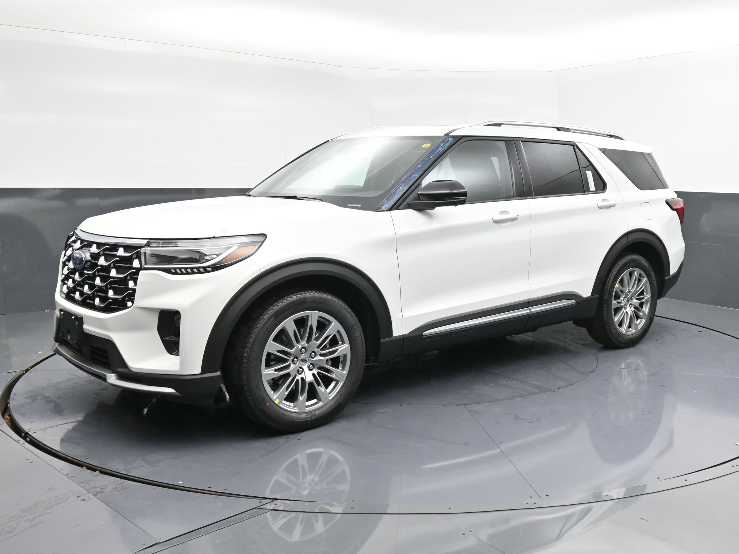 2026 Ford Explorer Platinum's photo