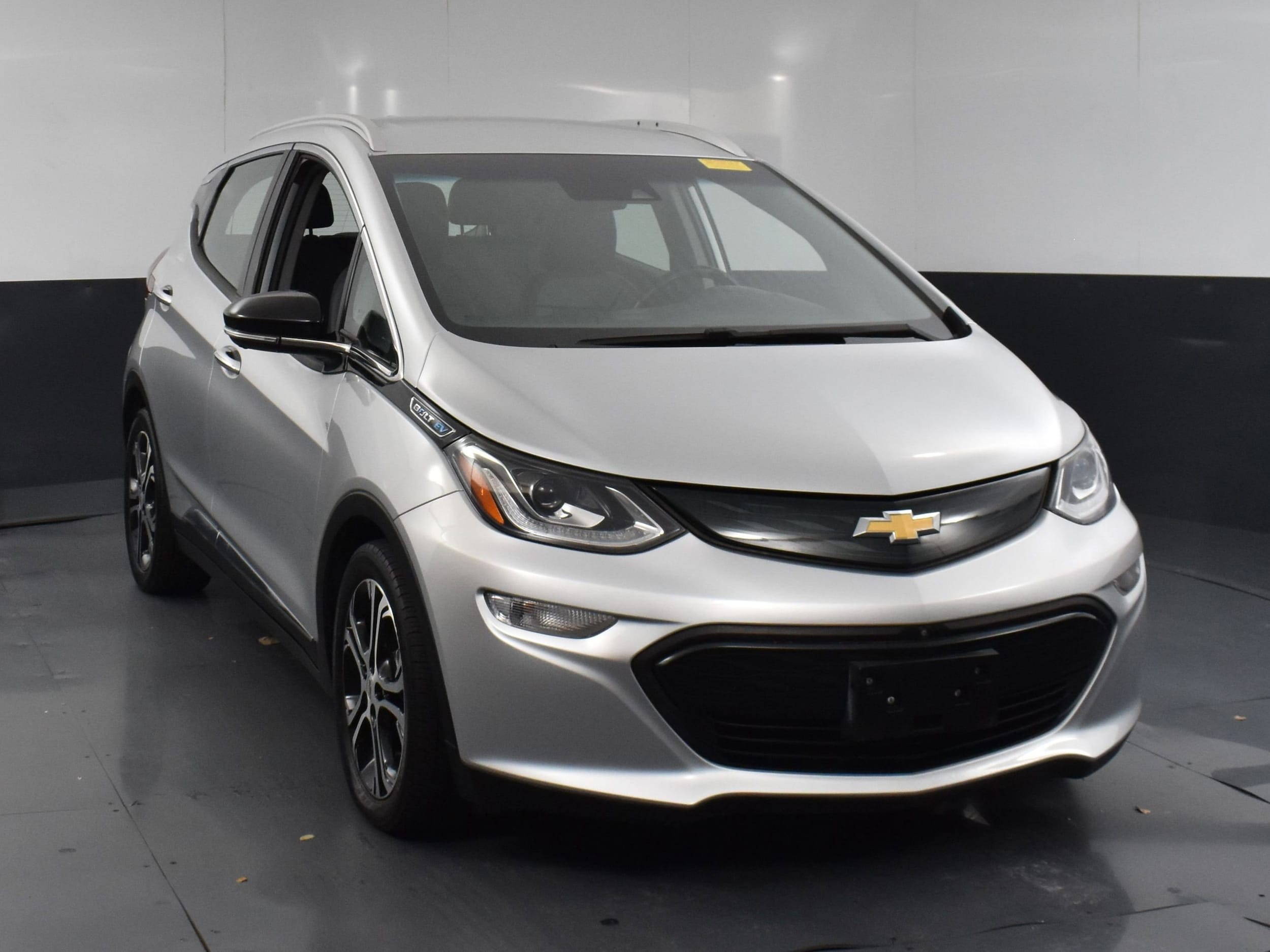 Used 2018 Chevrolet Bolt EV Premier with VIN 1G1FX6S03J4137264 for sale in Fort Worth, TX