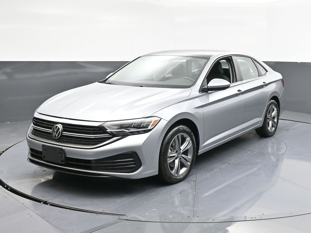 Used 2024 Volkswagen Jetta SE Sedan