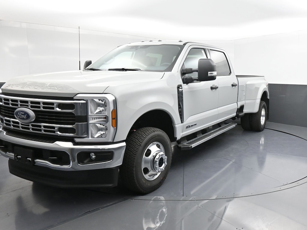 New 2026 Ford F-350 XLT Truck Crew Cab
