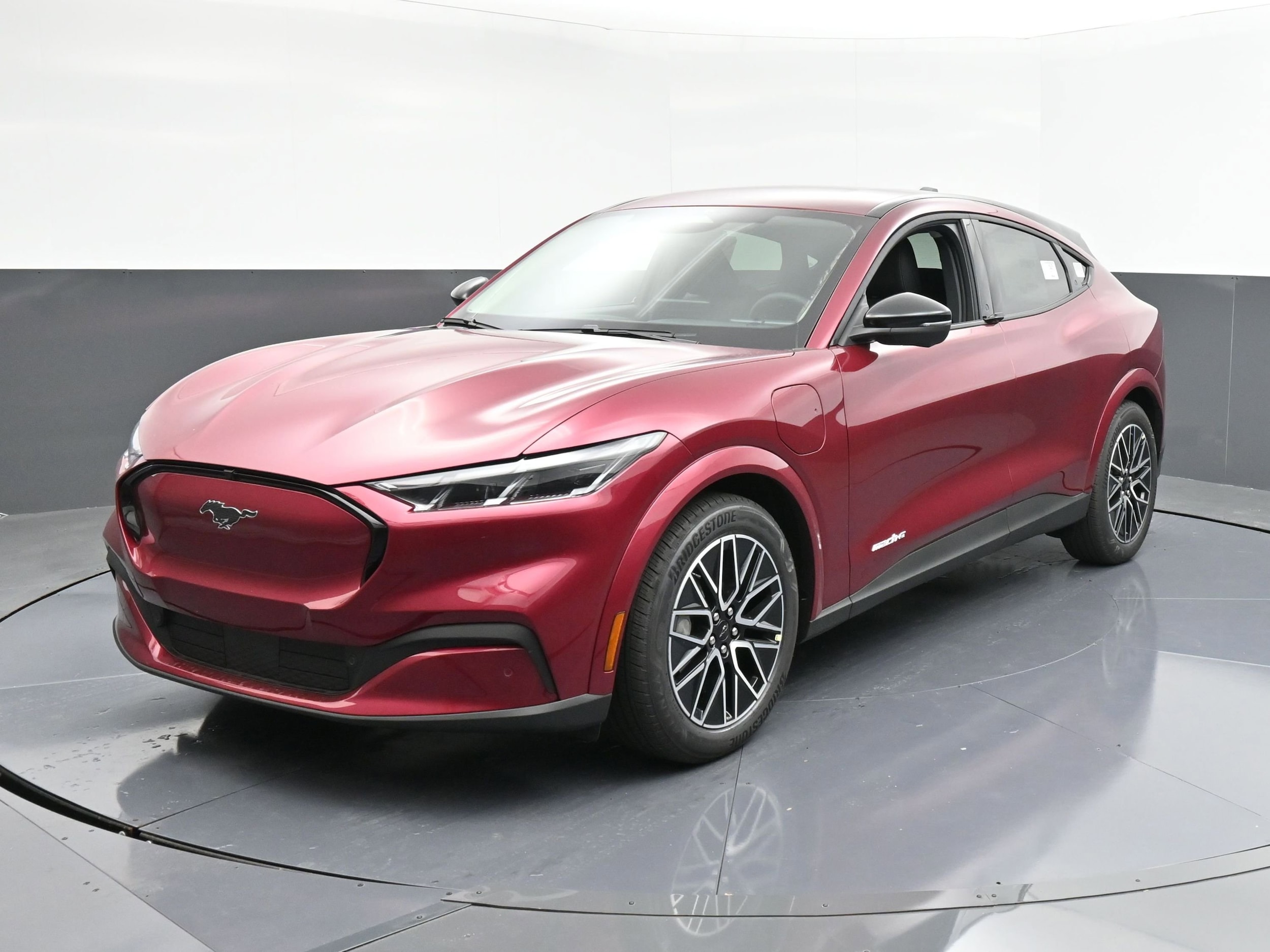 2025 Ford Mustang Mach-E Premium photo 3