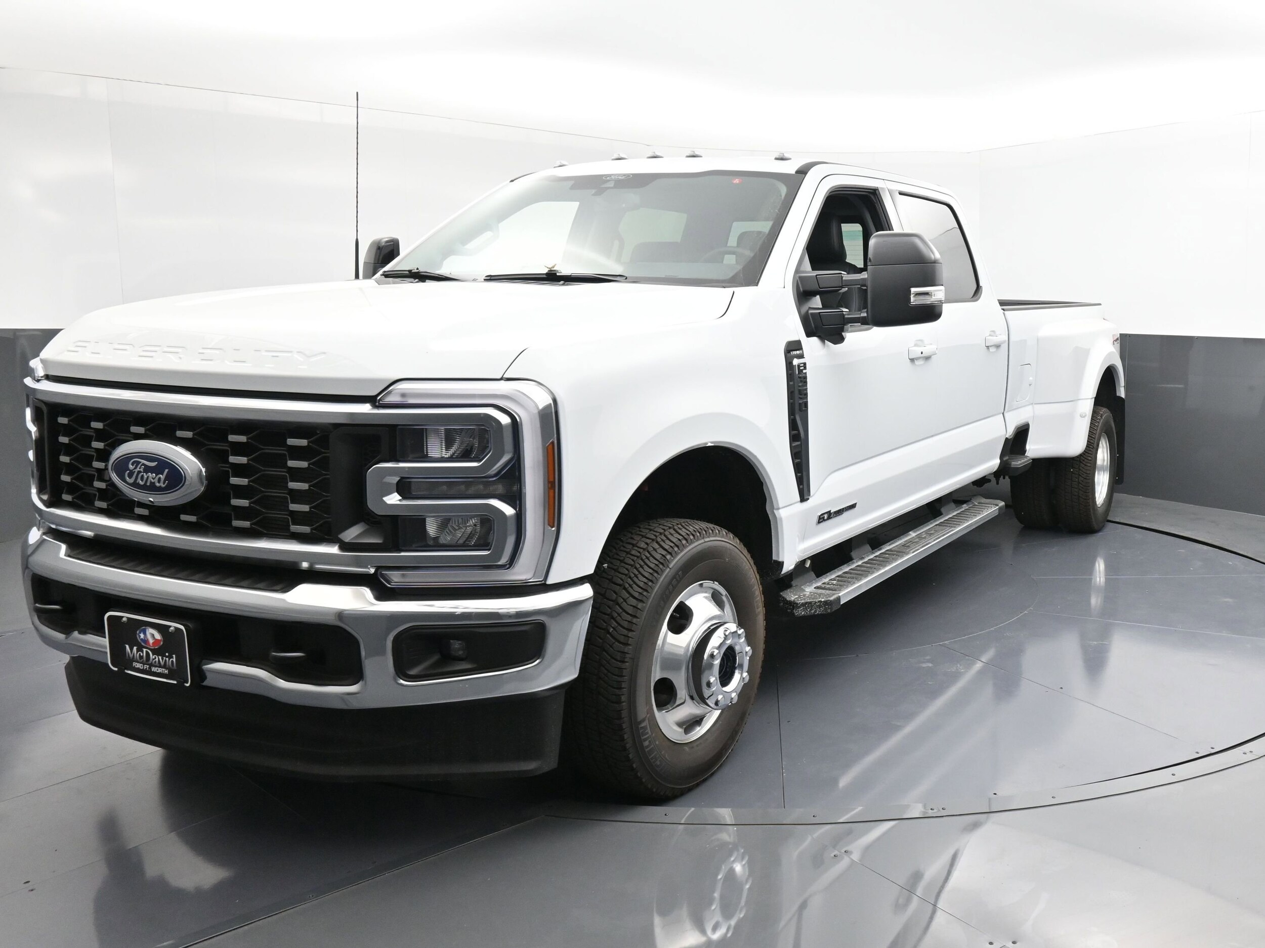 2026 Ford F-350 Lariat photo 3