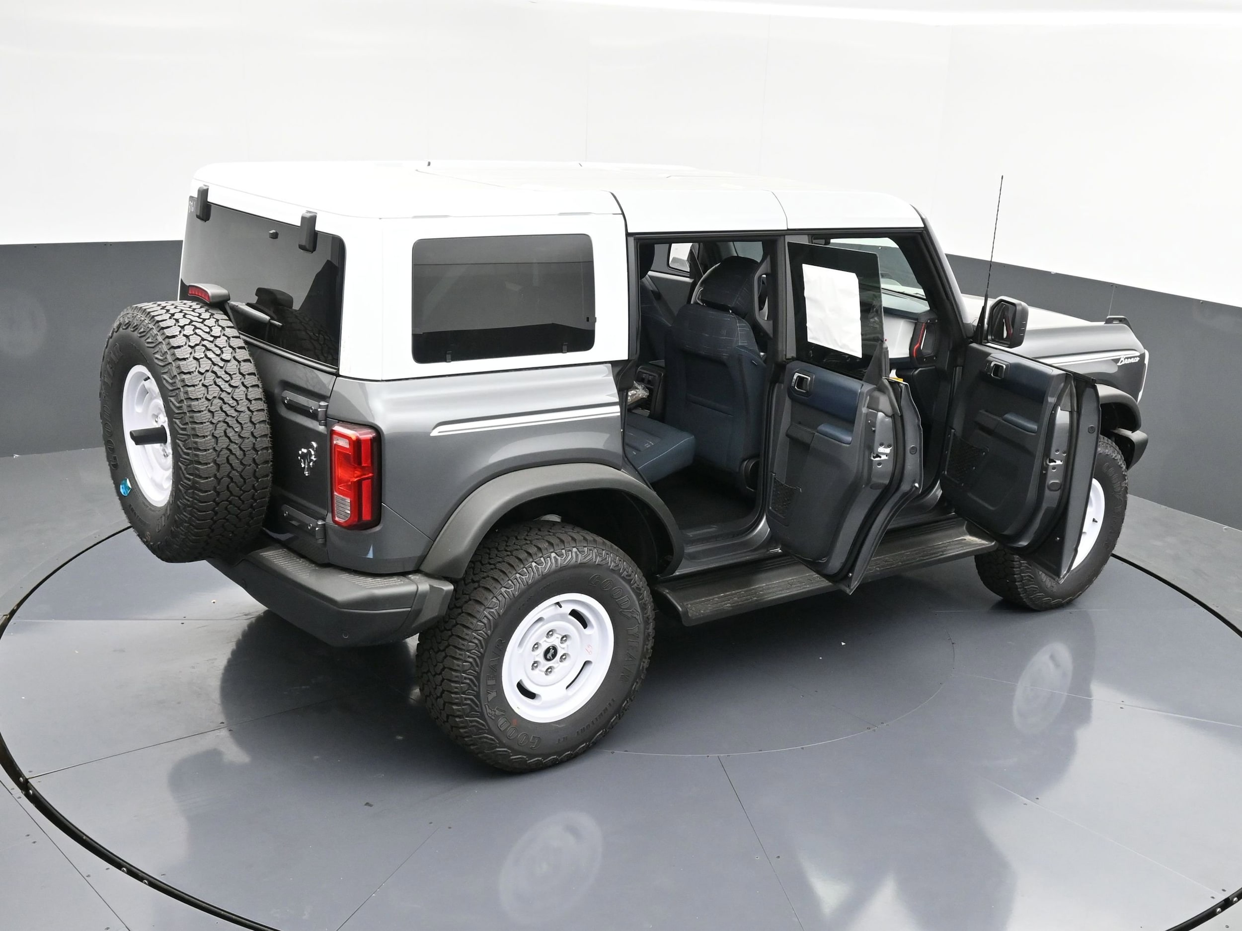 2025 Ford Bronco Heritage First Edition photo 4