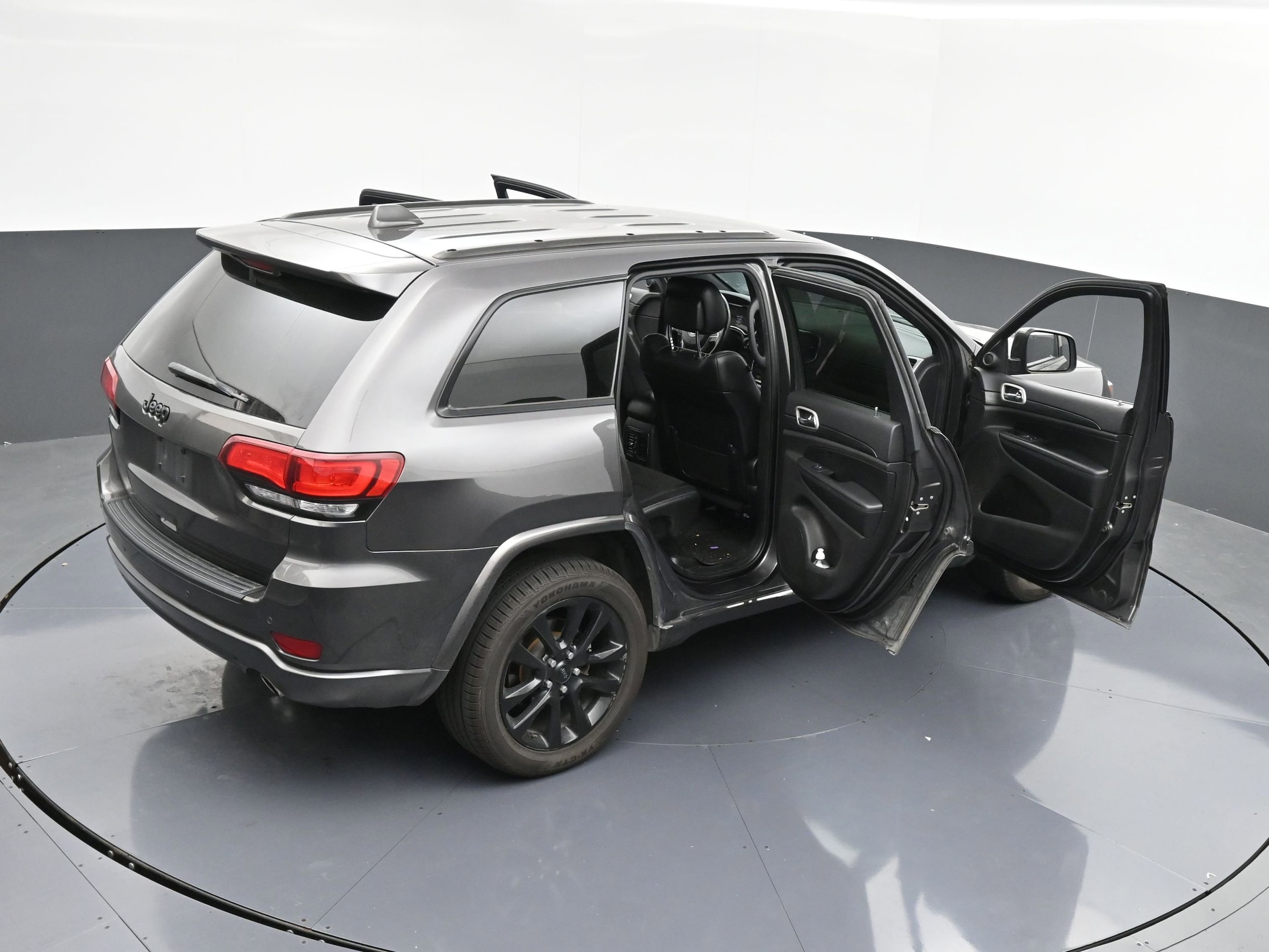 2020 Jeep Grand Cherokee Altitude photo 4