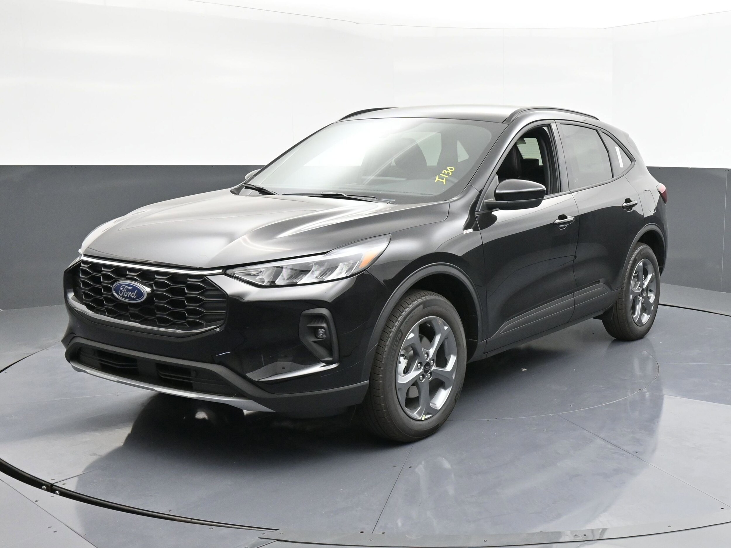 2025 Ford Escape ST-Line Select photo 2
