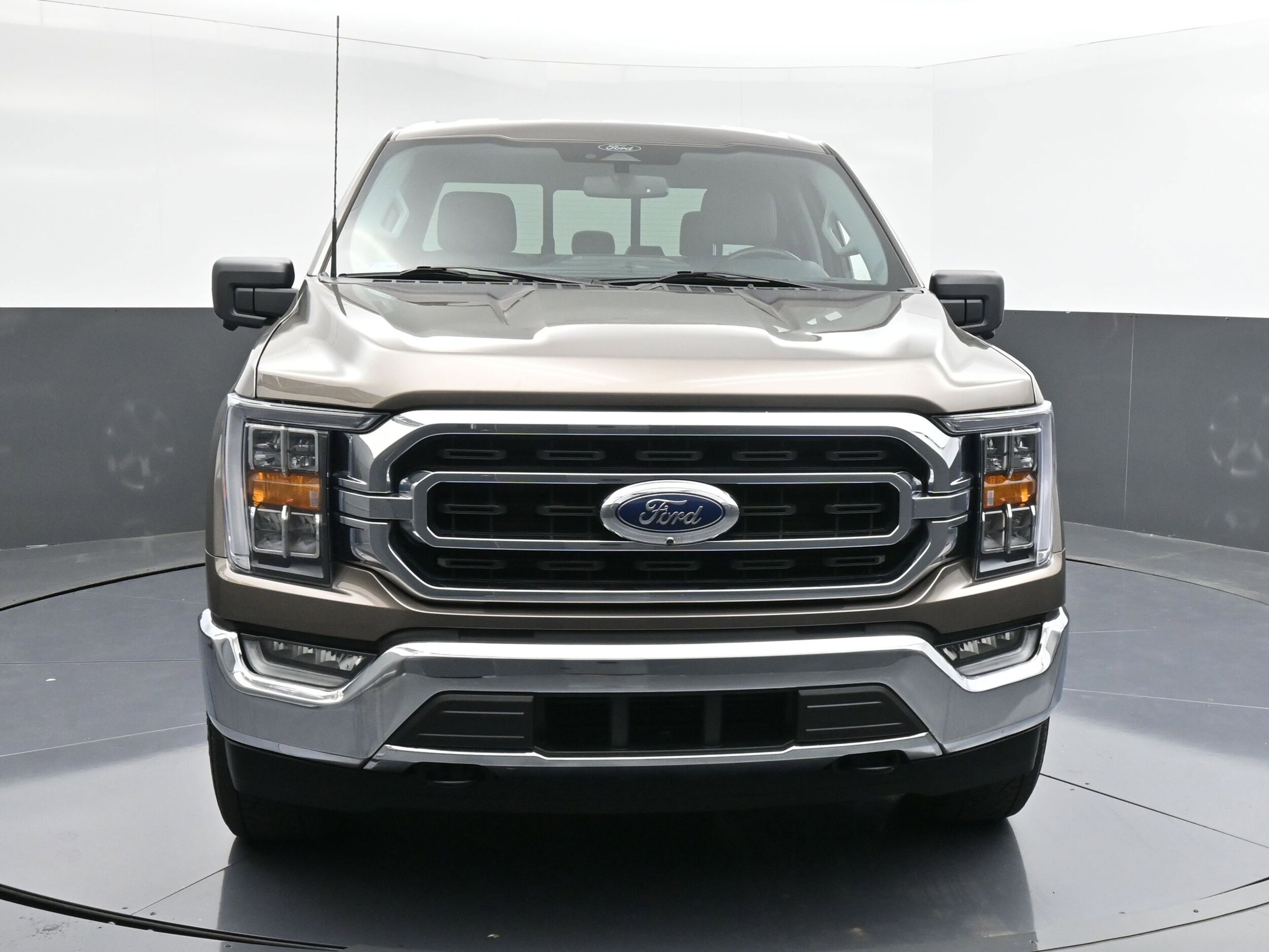 2022 Ford F-150 XLT photo 2