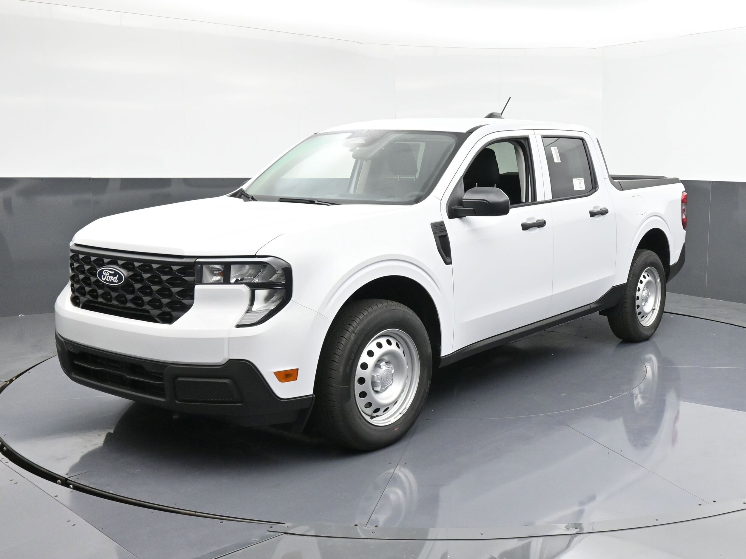 2025 Ford Maverick XL photo 3