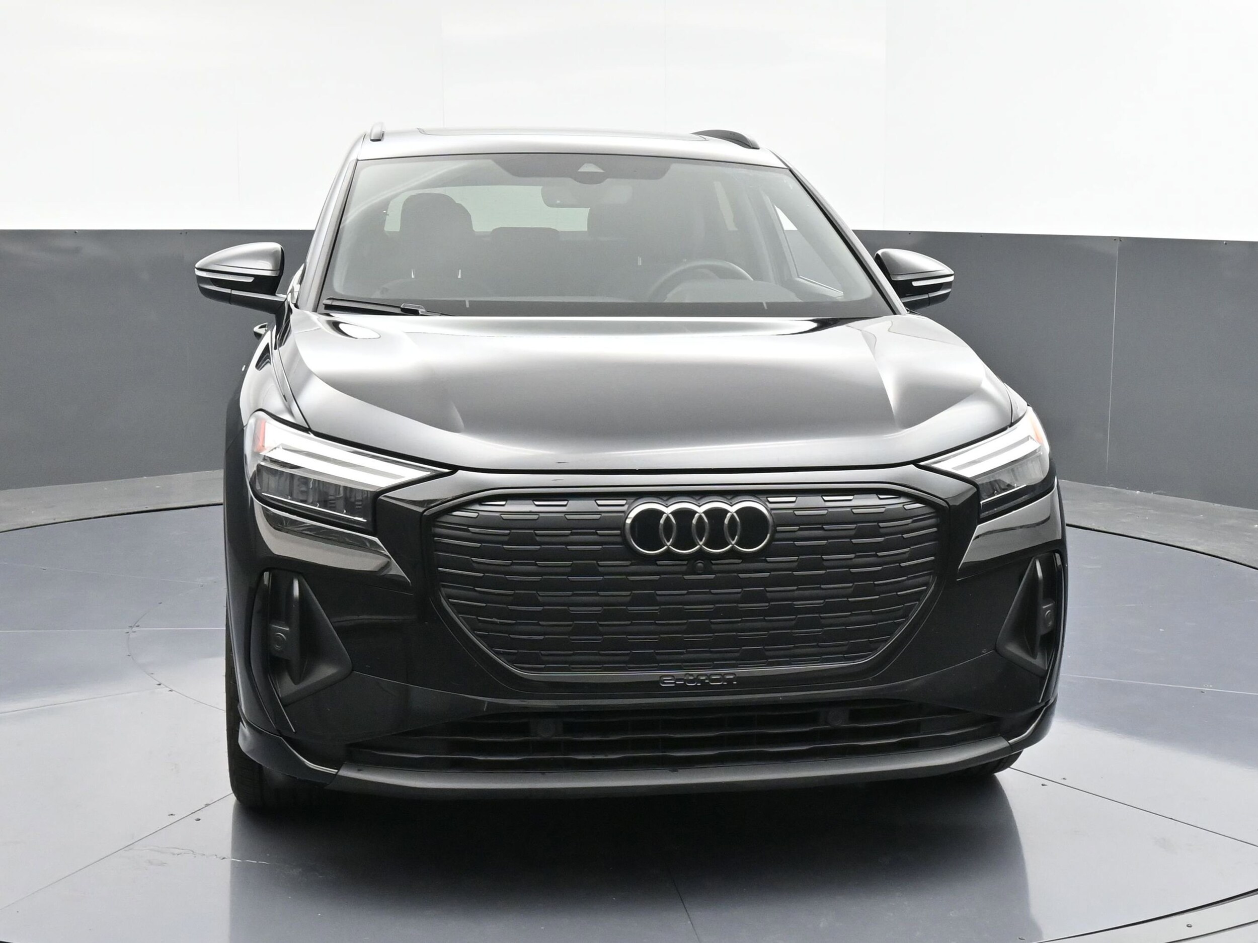2025 Audi Q4 55 E-tron Premium photo 2