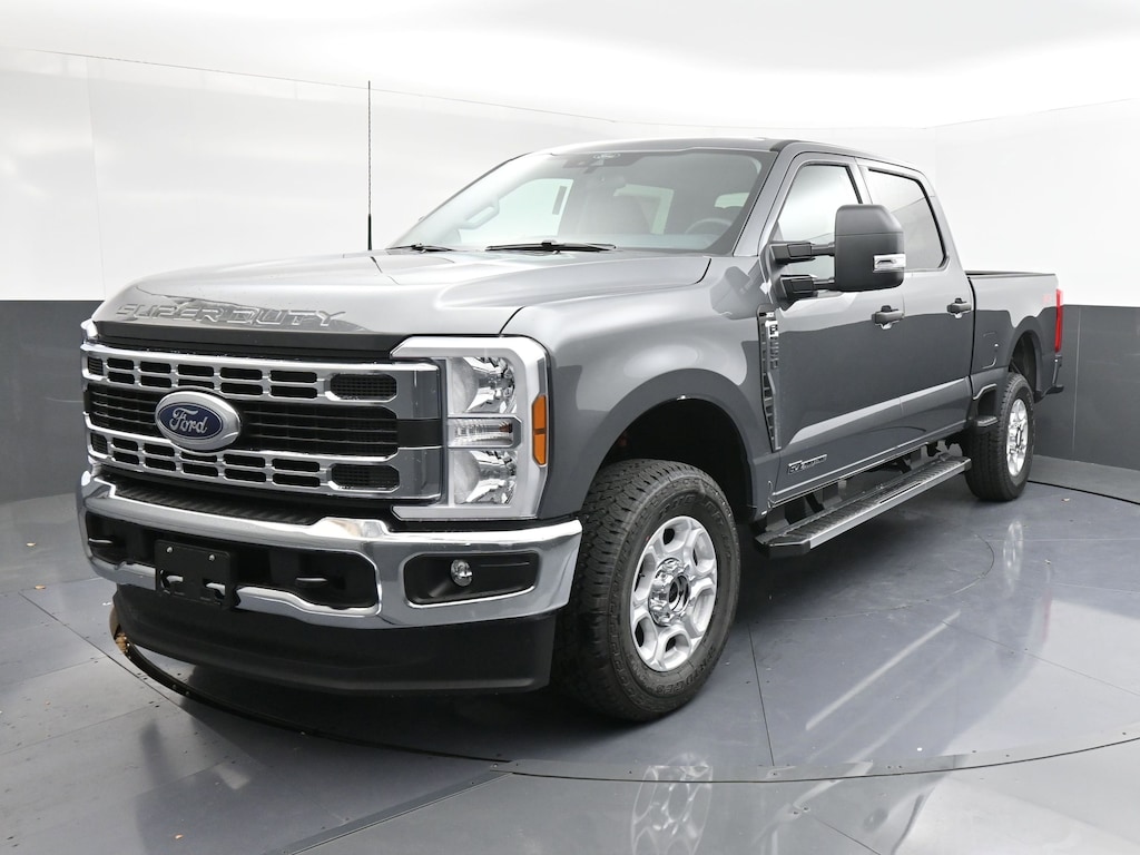 New 2026 Ford F-250 XLT Truck Crew Cab