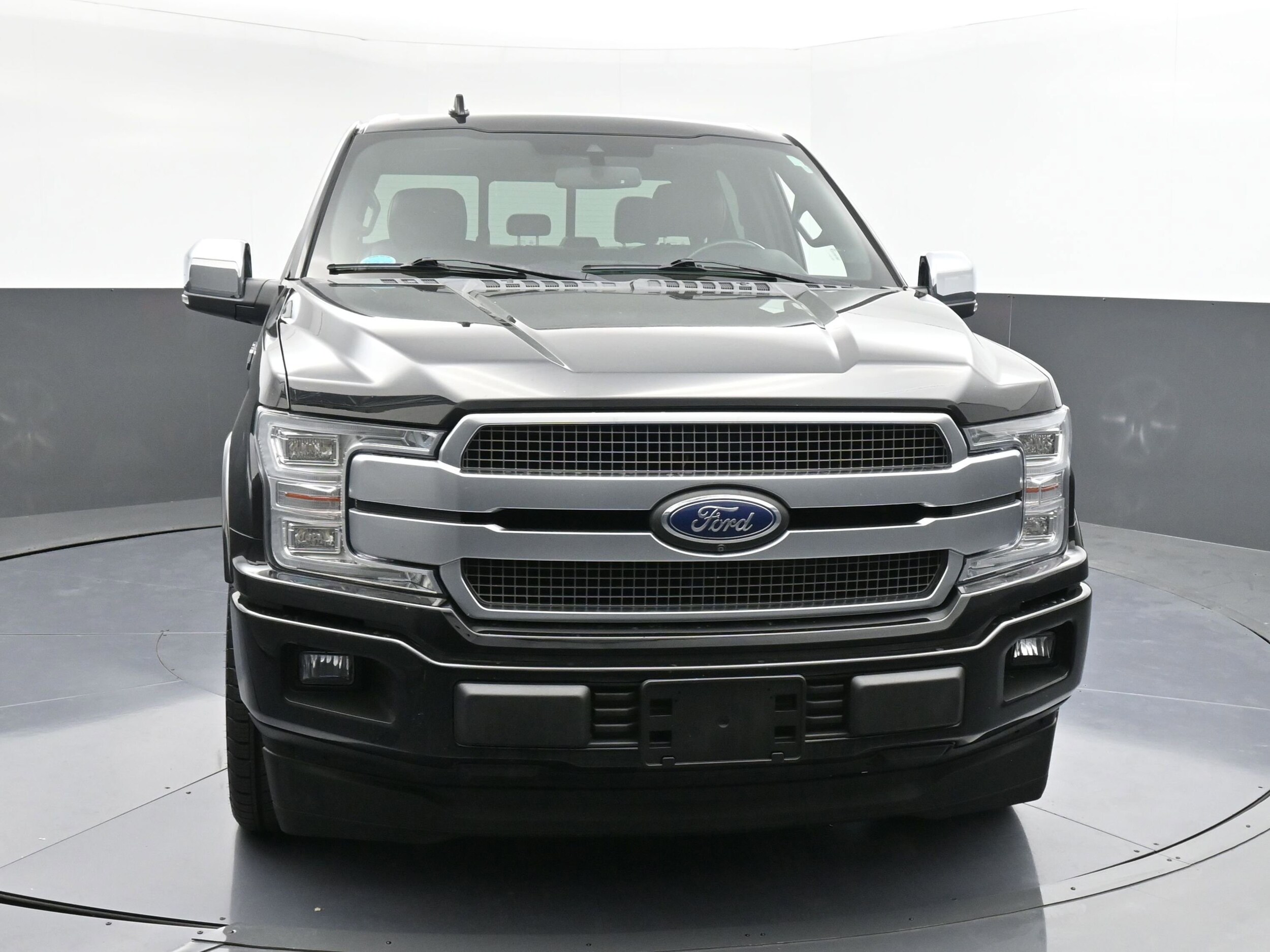 2018 Ford F-150 Platinum photo 2
