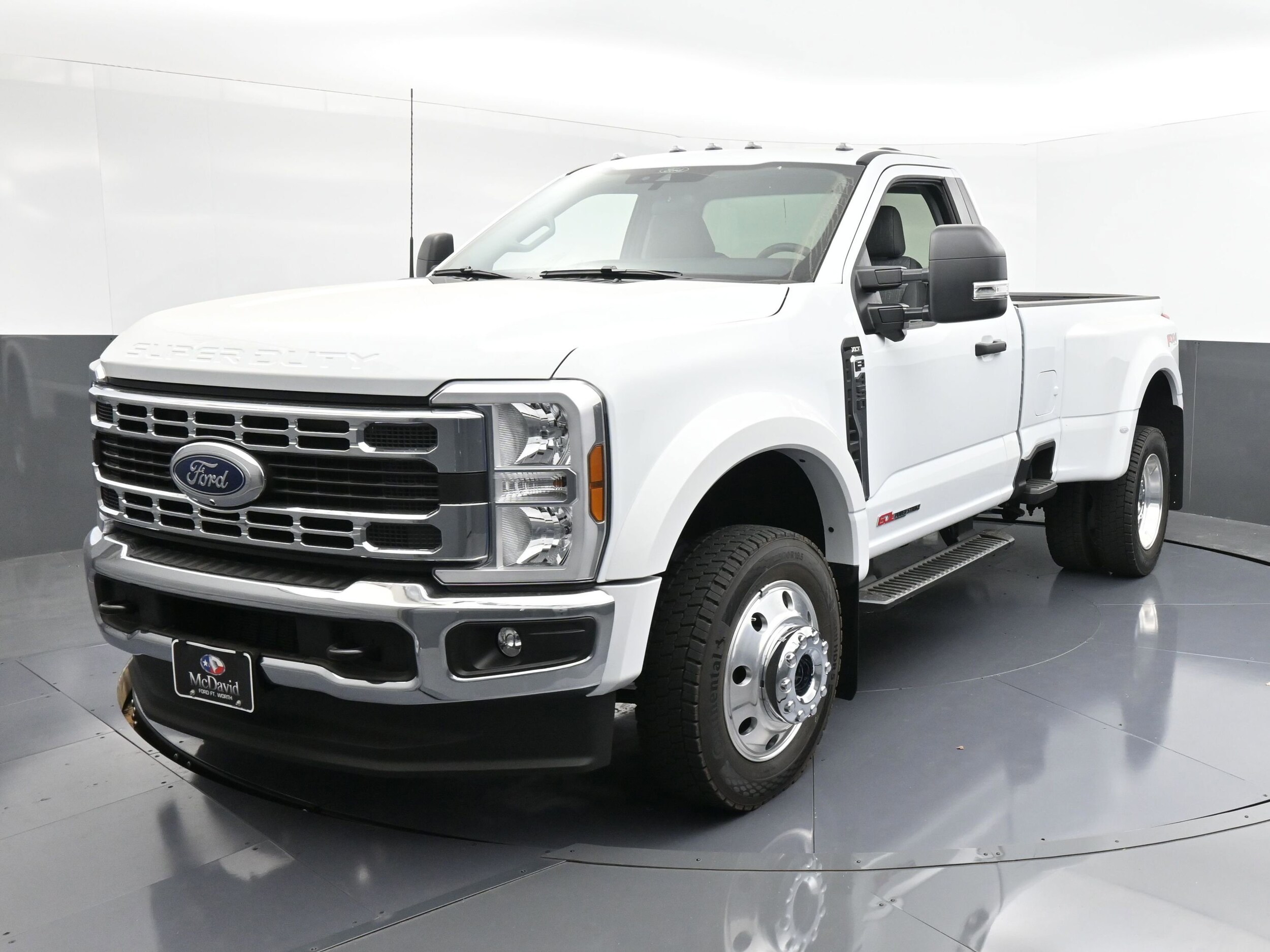 2025 Ford F-450 XLT photo 3