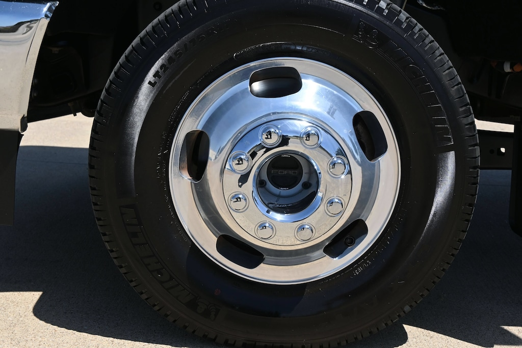 Used 2025 Ford F-350 LARIAT Truck Crew Cab