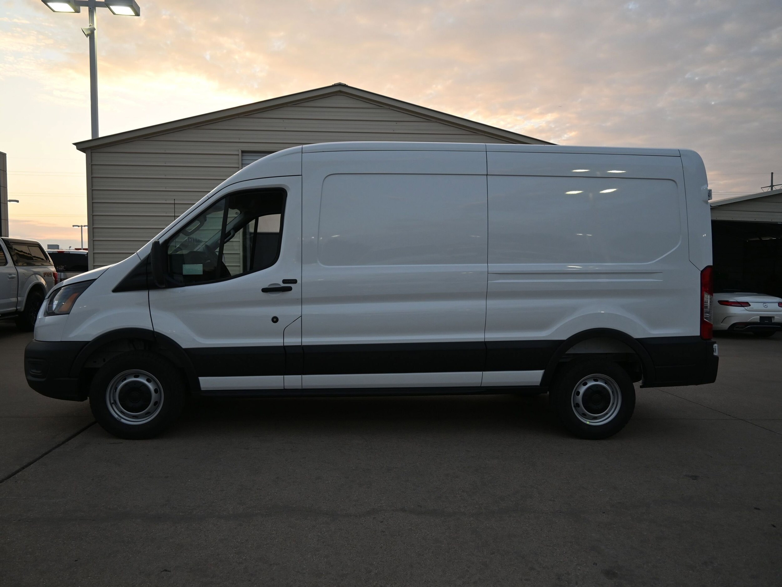 2025 Ford Transit photo 3